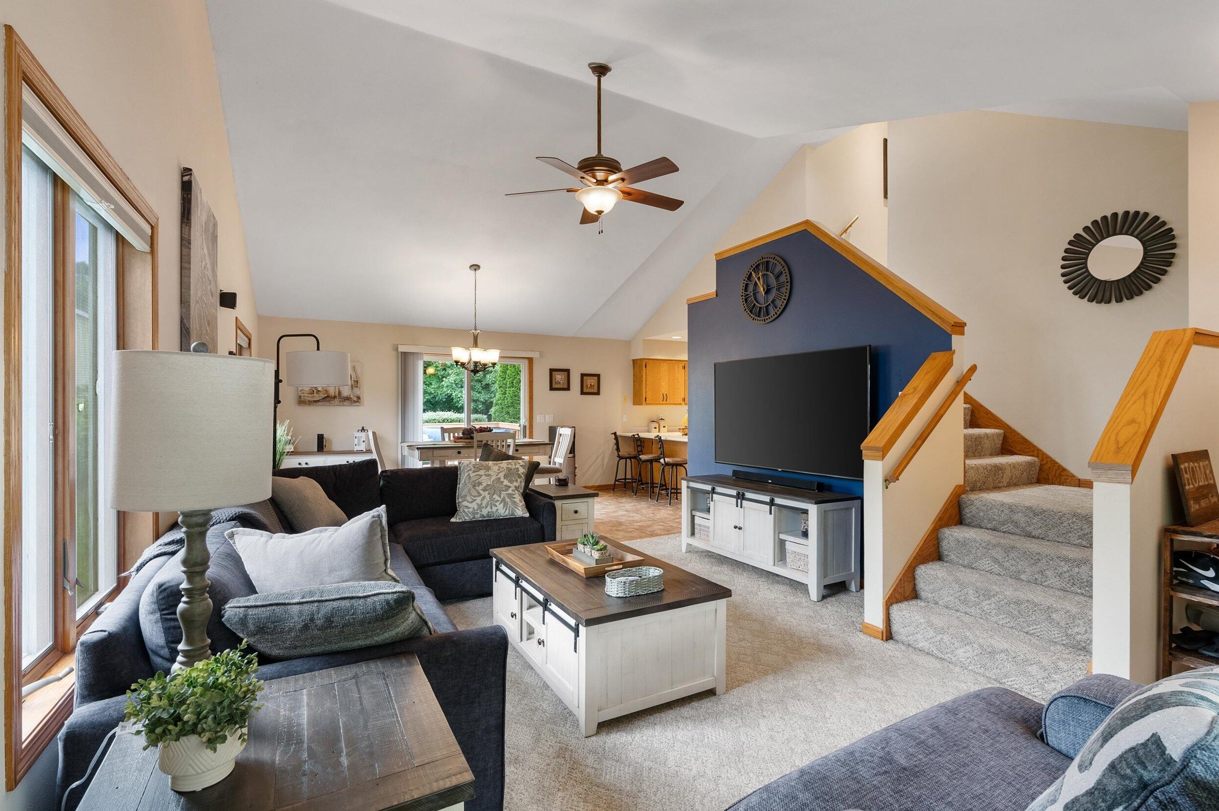 844 N Main St, Hartford, WI 53027