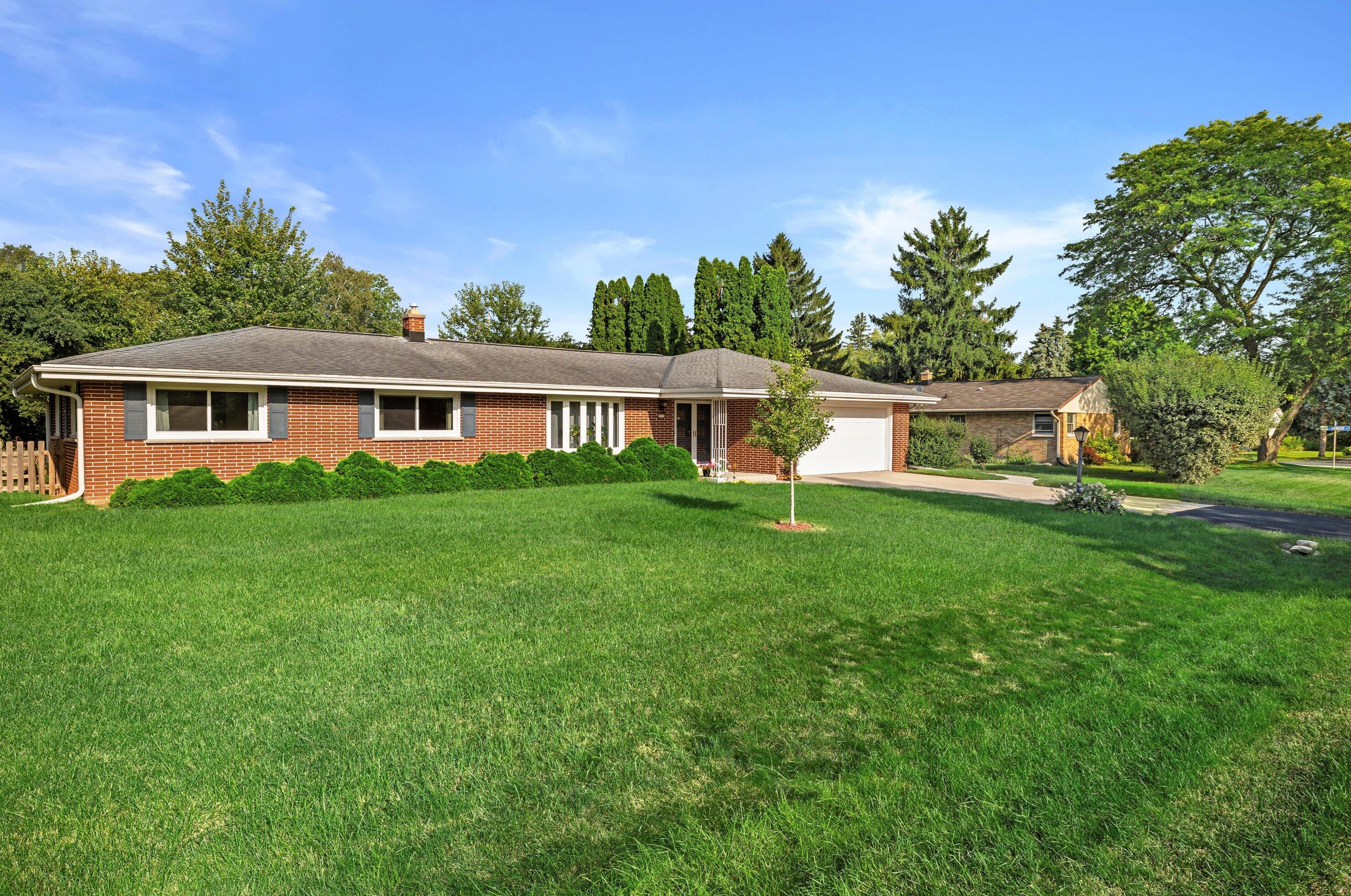 6911 N Neil Pl, Milwaukee, WI 53209