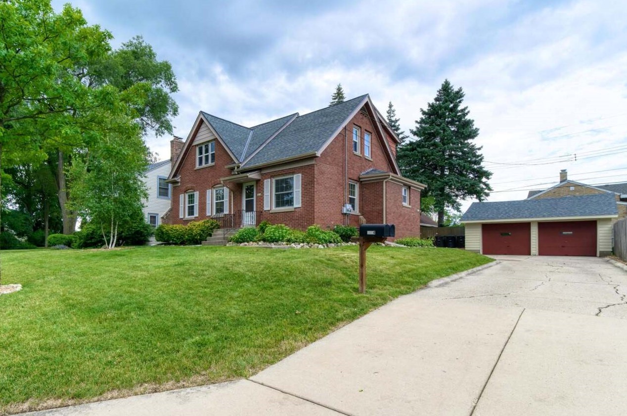 5014 W Midland Dr #5016, Milwaukee, WI 53219