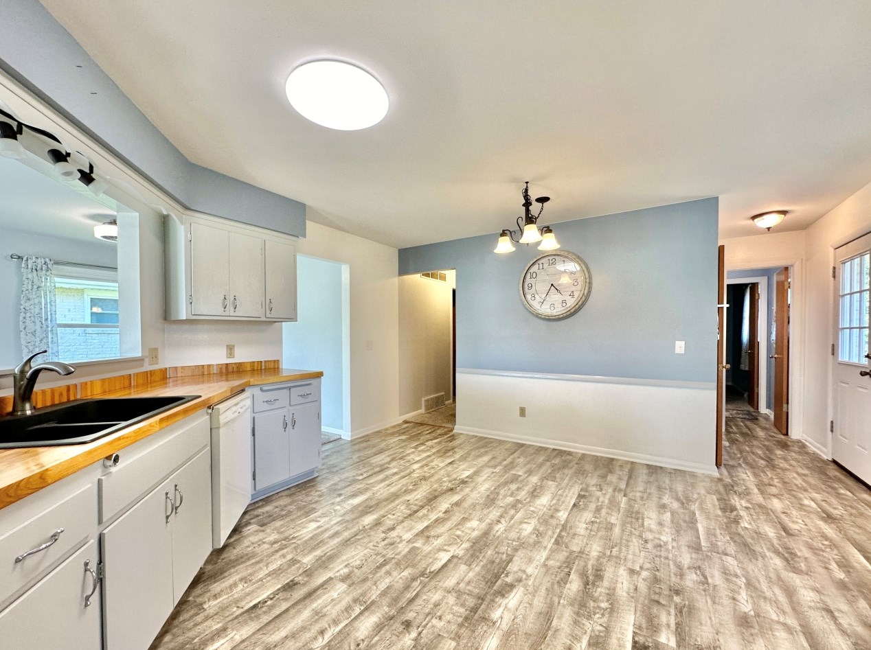 709 Madison Dr, Delavan WI  53115-2309 exterior