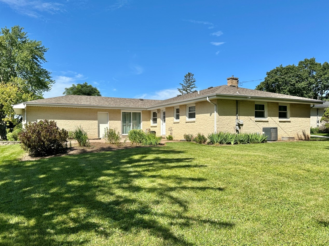 709 Madison Dr, Delavan WI  53115-2309 exterior