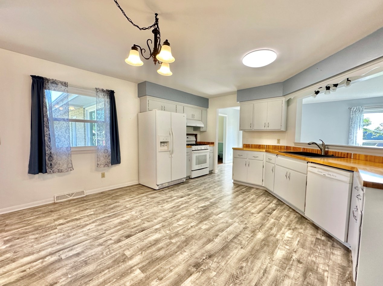 709 Madison Dr, Delavan WI  53115-2309 exterior