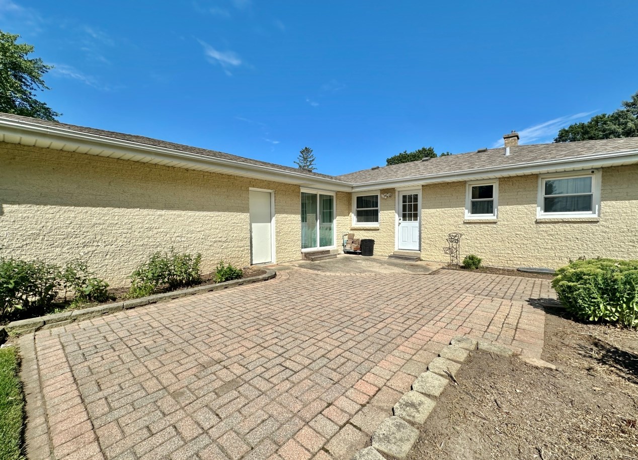 709 Madison Dr, Delavan WI  53115-2309 exterior