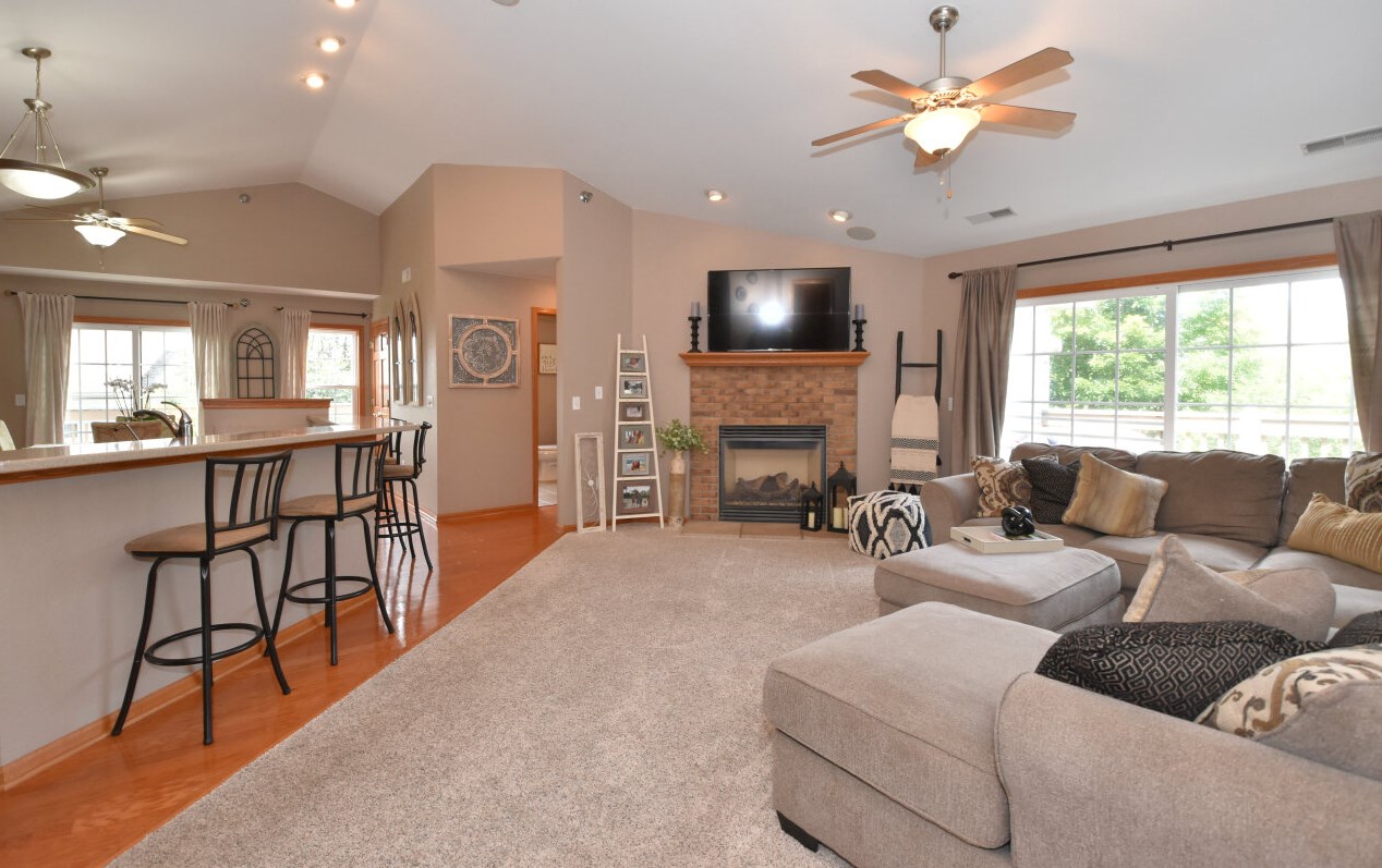 9265 S 54th St, Hales Corners, WI 53132
