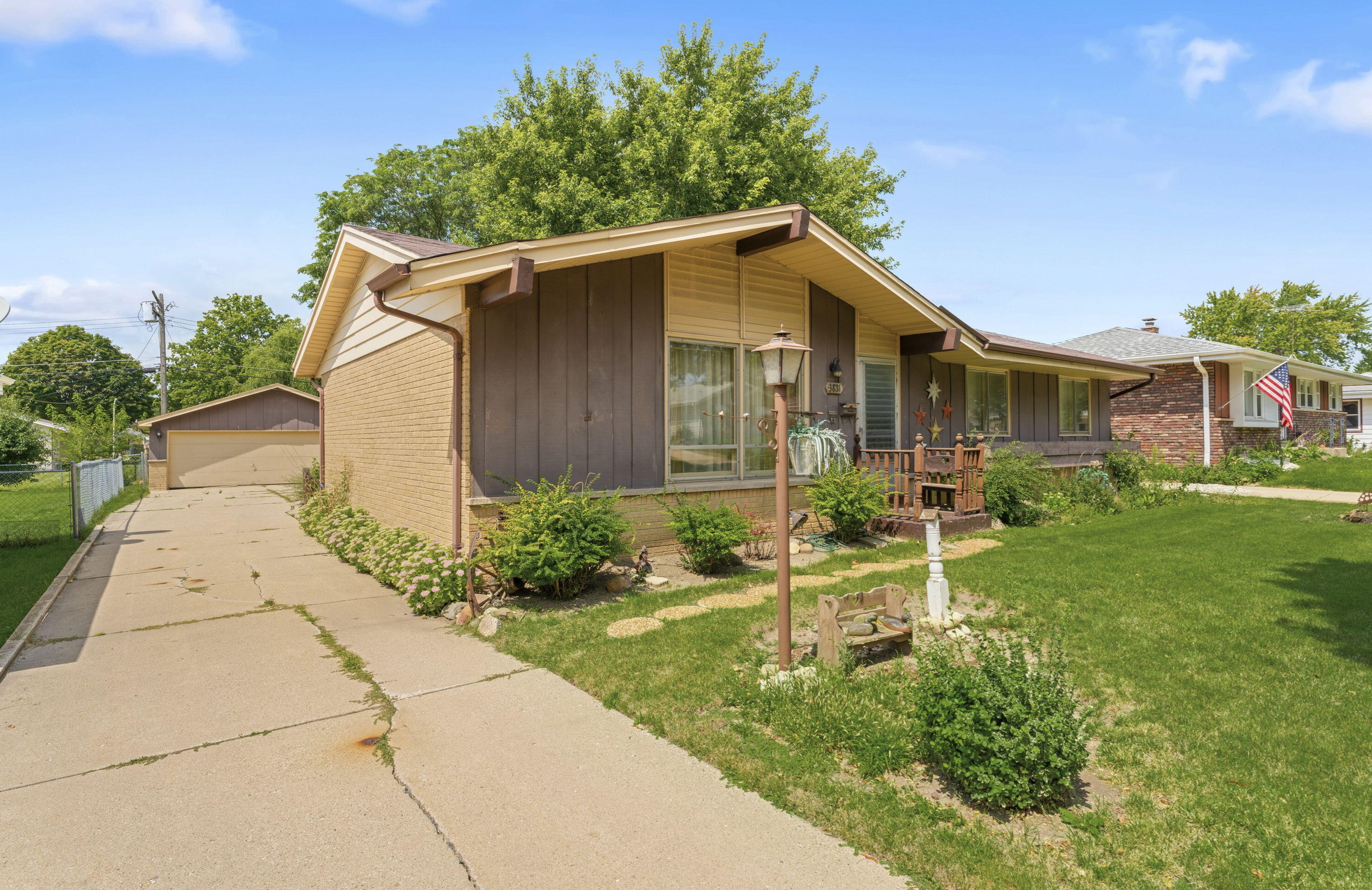 3831 S 93rd St, Milwaukee, WI 53228
