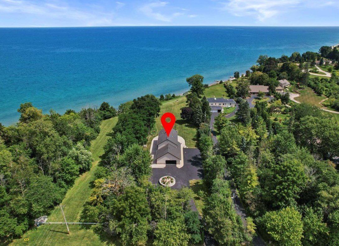 6447 Charles St, Racine, WI 53402-1523