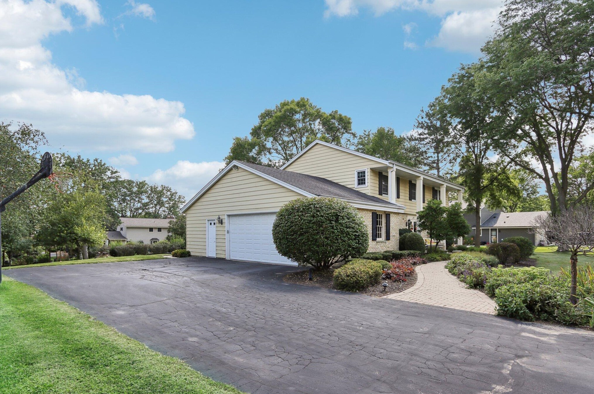 21405 Hollycrest Ct, Brookfield, WI 53045