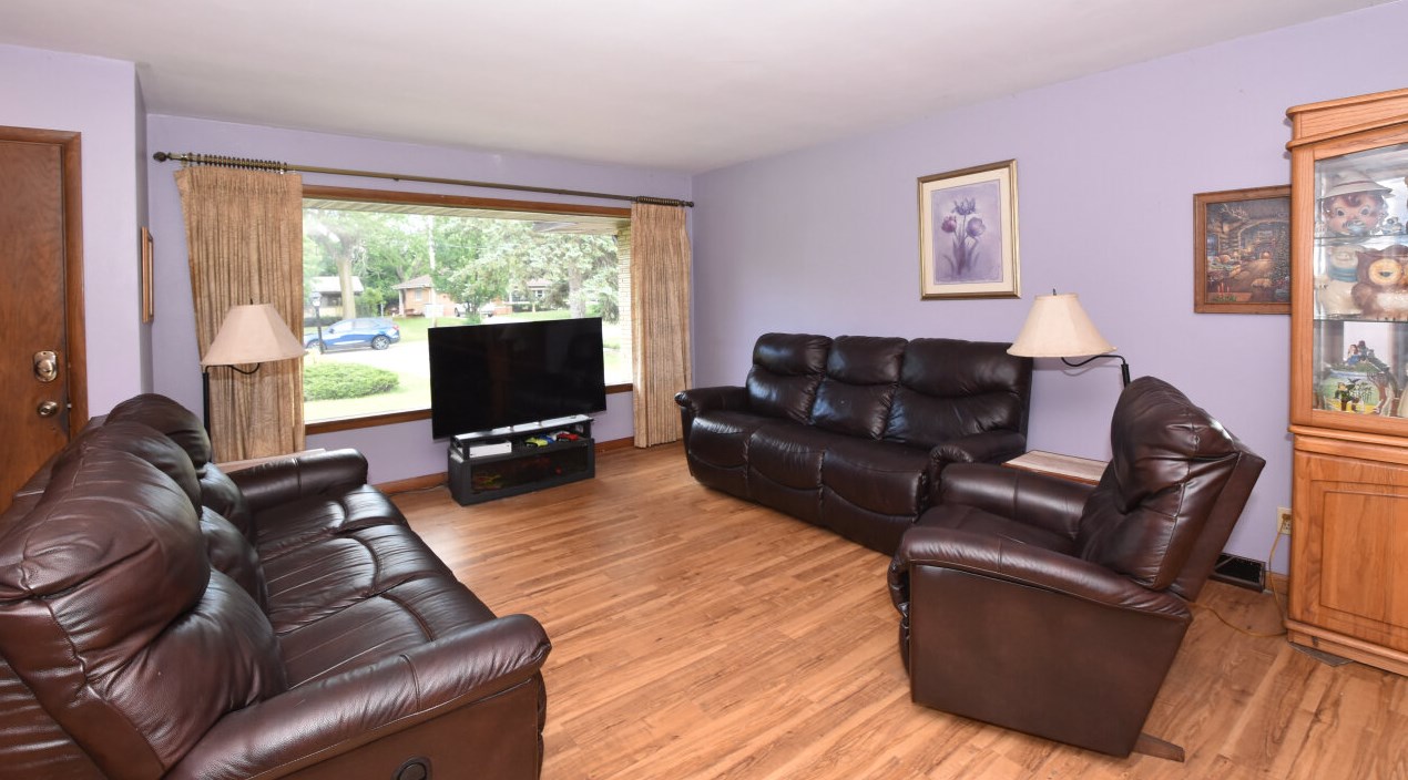 5720 W Jackson Park Dr, Milwaukee, WI 53219