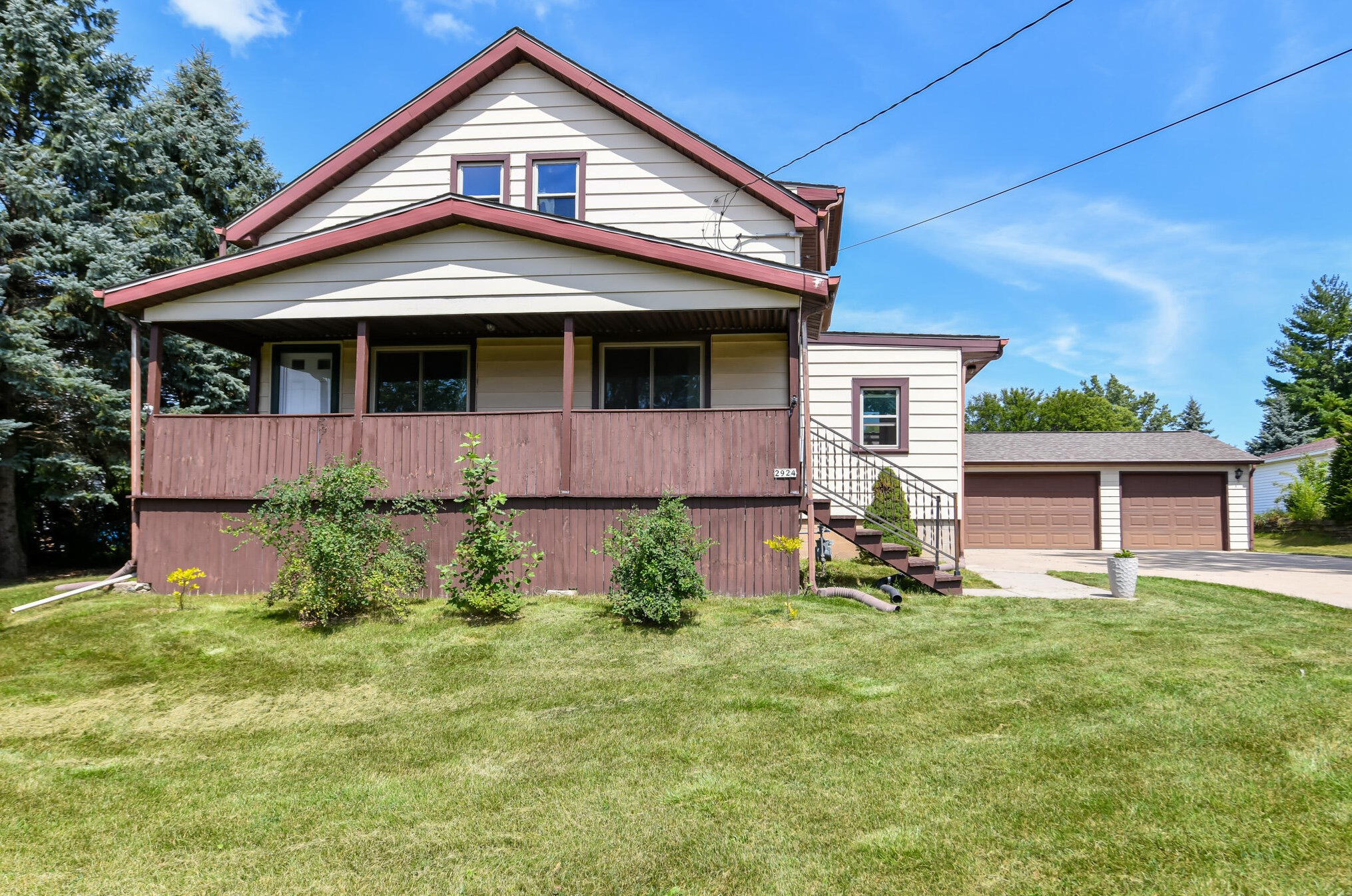 2924 W Acre Ave, Hales Corners, WI 53132