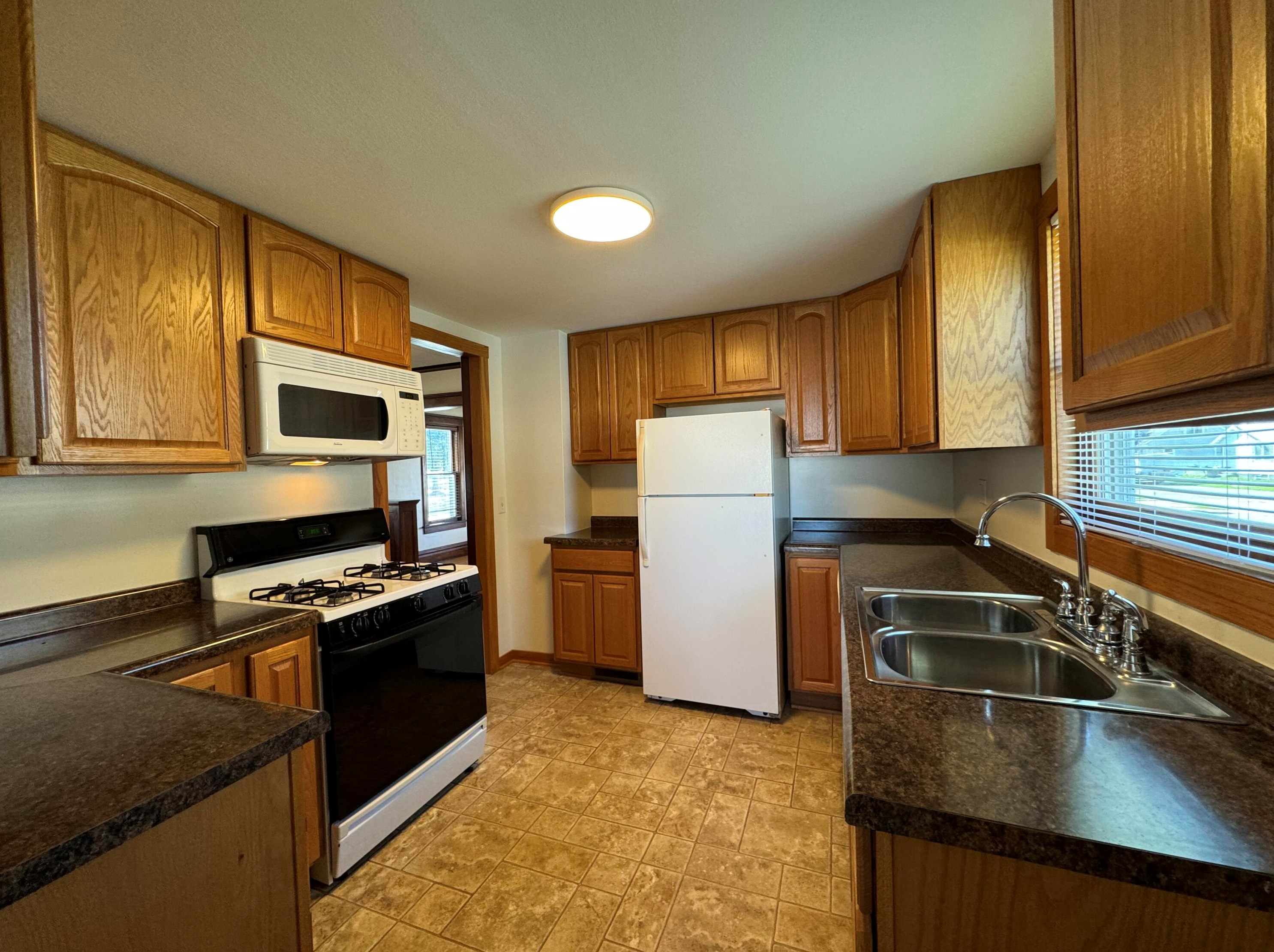 110 S Jackson St, Houston, MN 55943