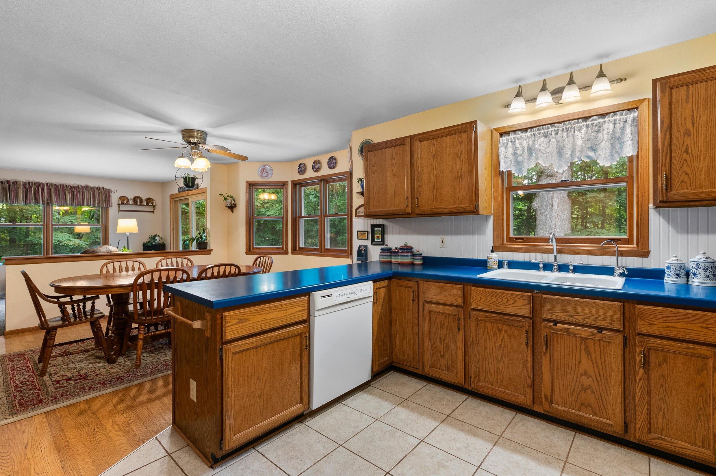 1250 Beechwood Dr, Cedarburg, WI 53012