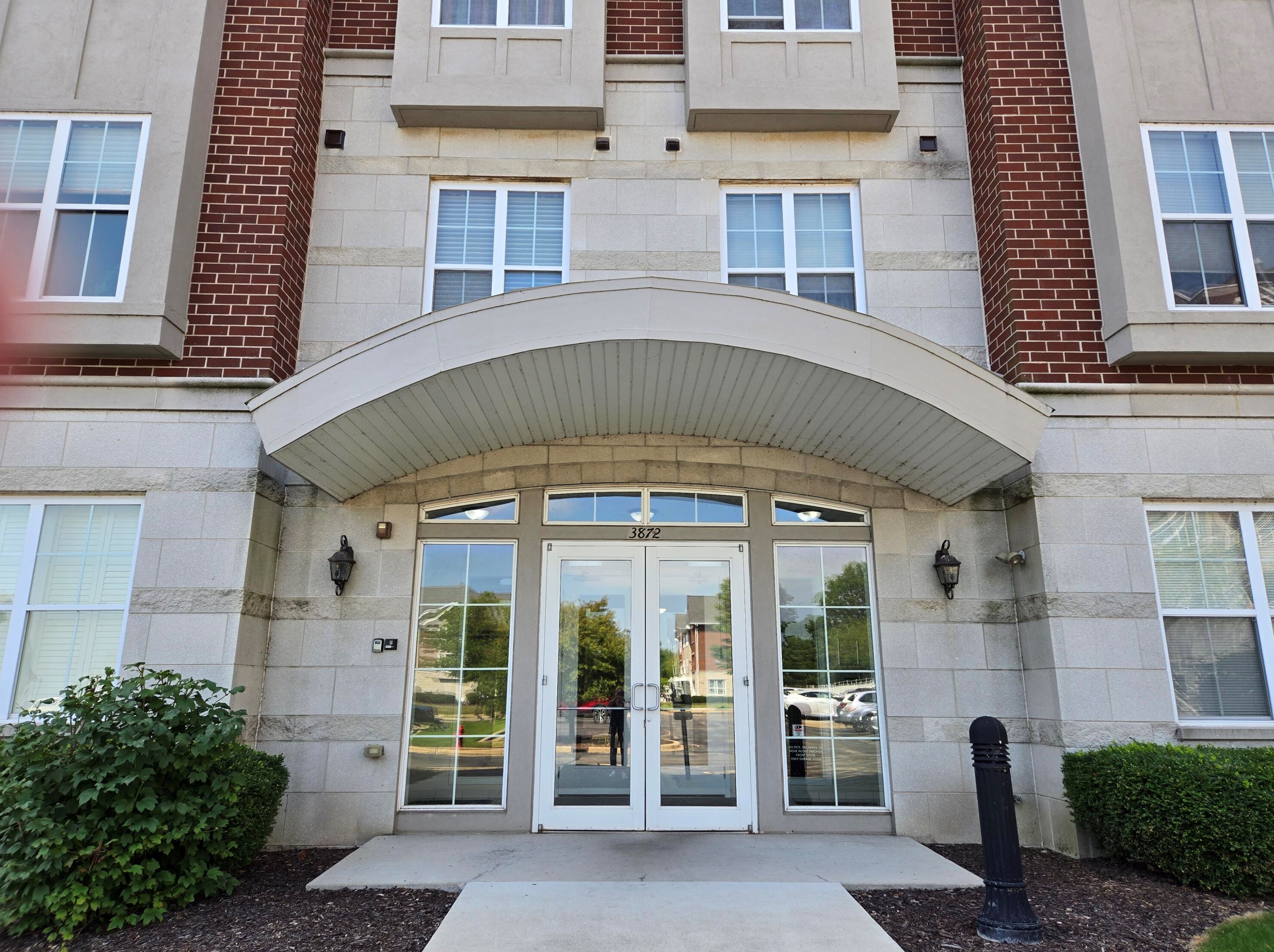 3872 Lake Dr, Milwaukee WI  53211-2446 exterior