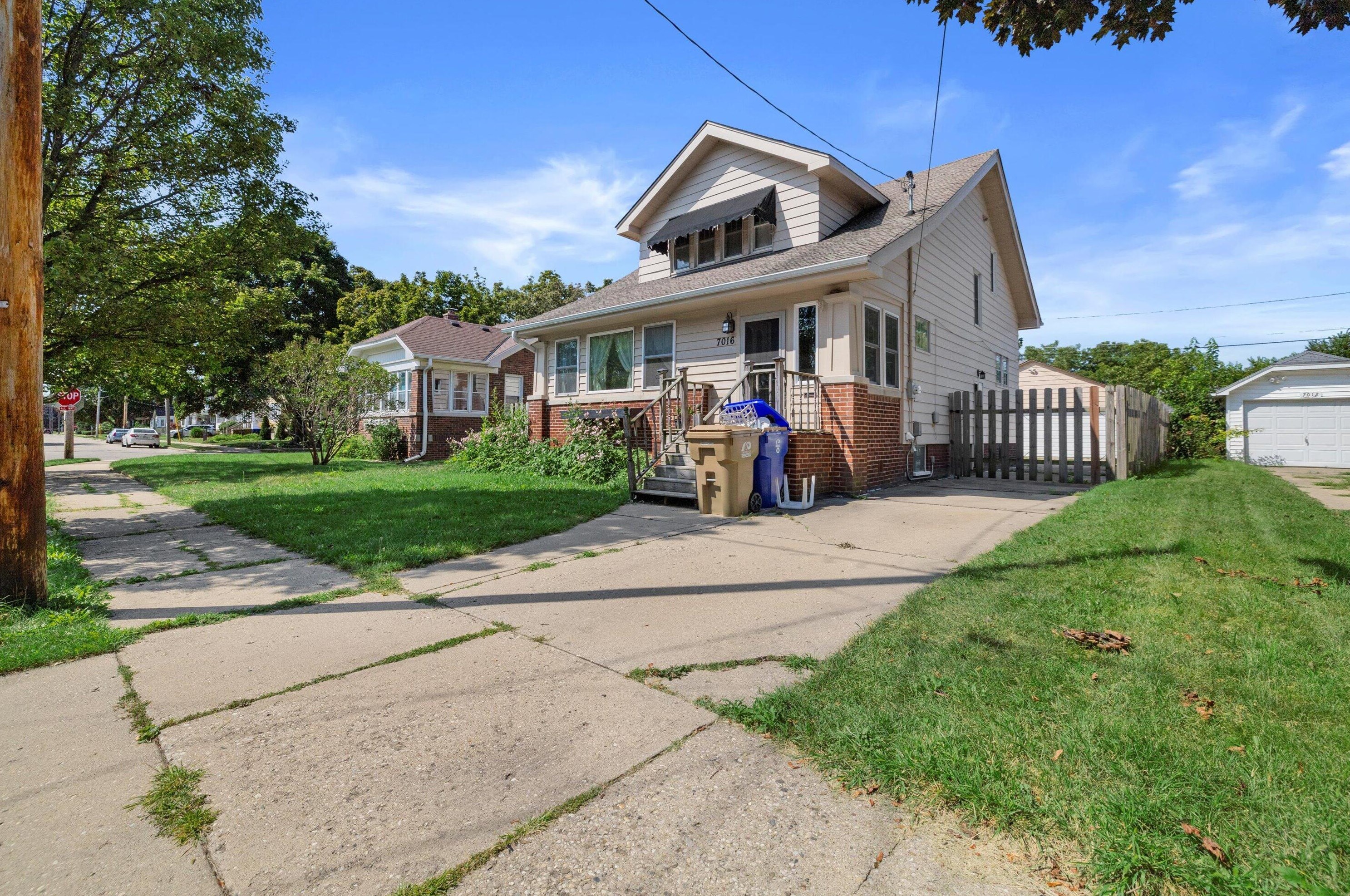 7016 27th Ave, Kenosha WI  53143-5216 exterior