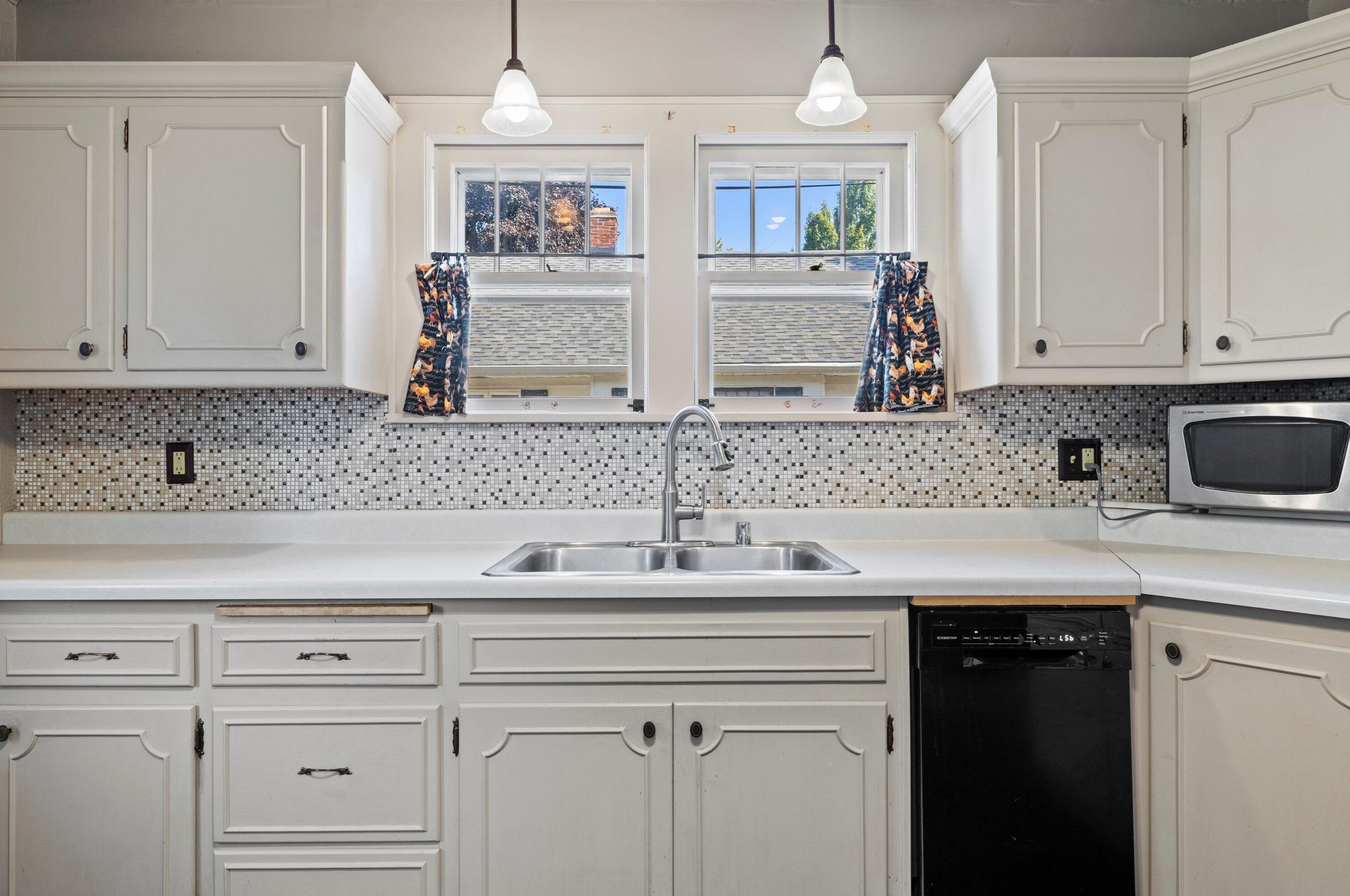 7016 27th Ave, Kenosha WI  53143-5216 exterior