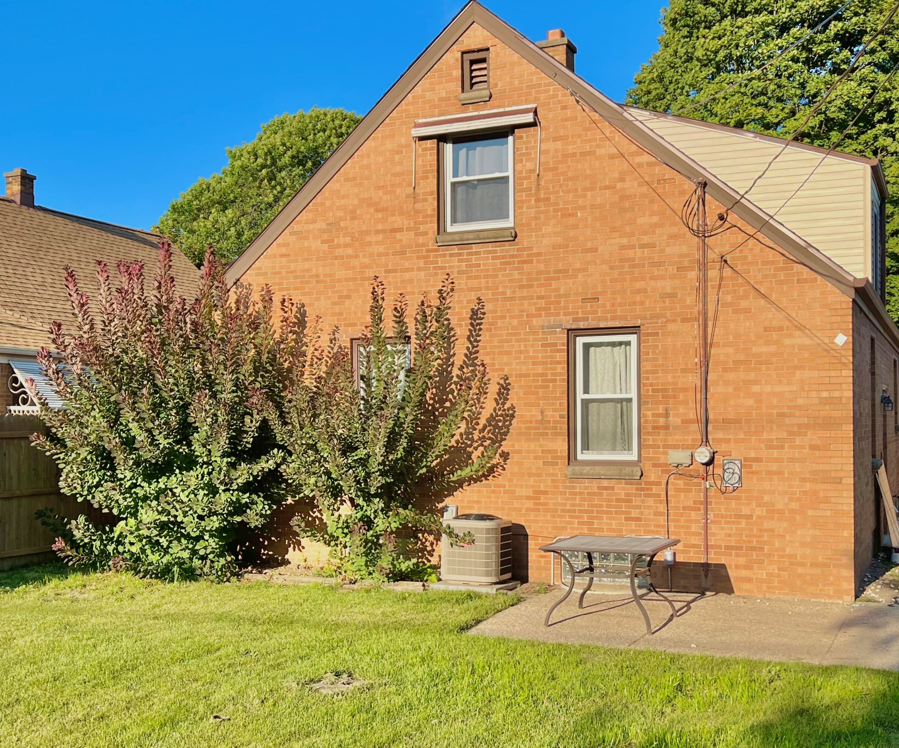 3757 22nd St, Milwaukee, WI 53221-1407