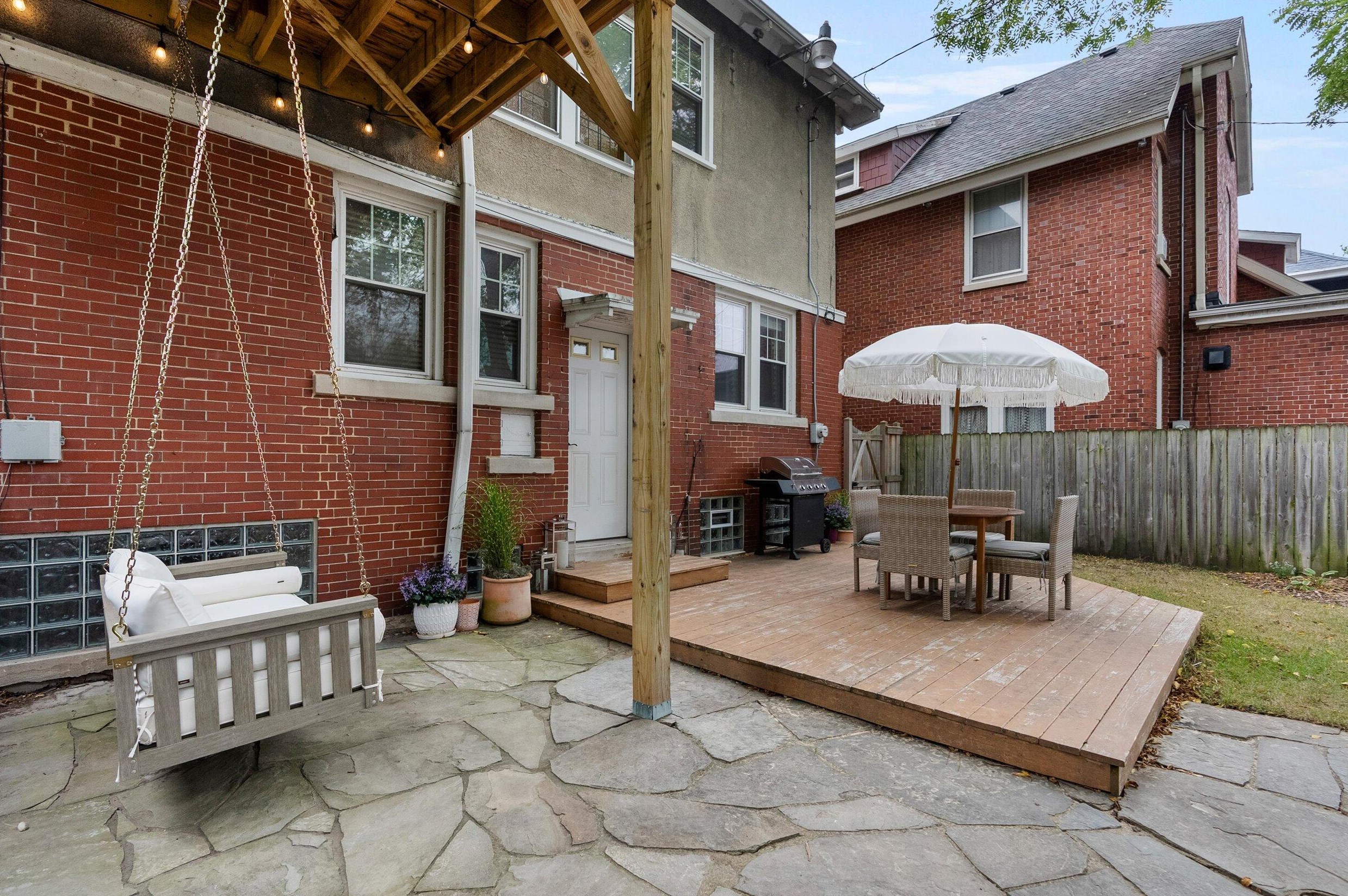 3059 Prospect Ave, Milwaukee WI  53211-3348 exterior