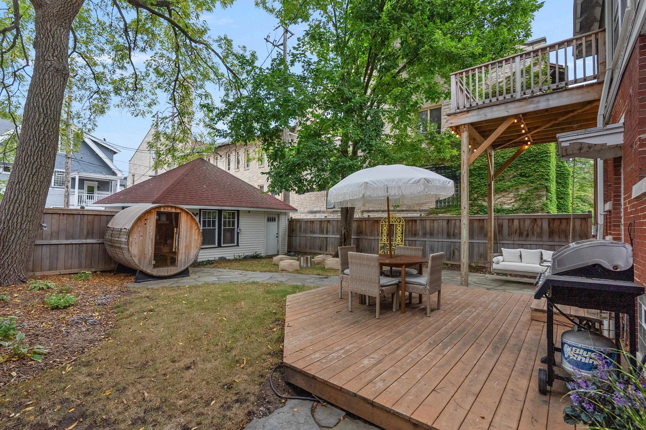 3059 Prospect Ave, Milwaukee WI  53211-3348 exterior