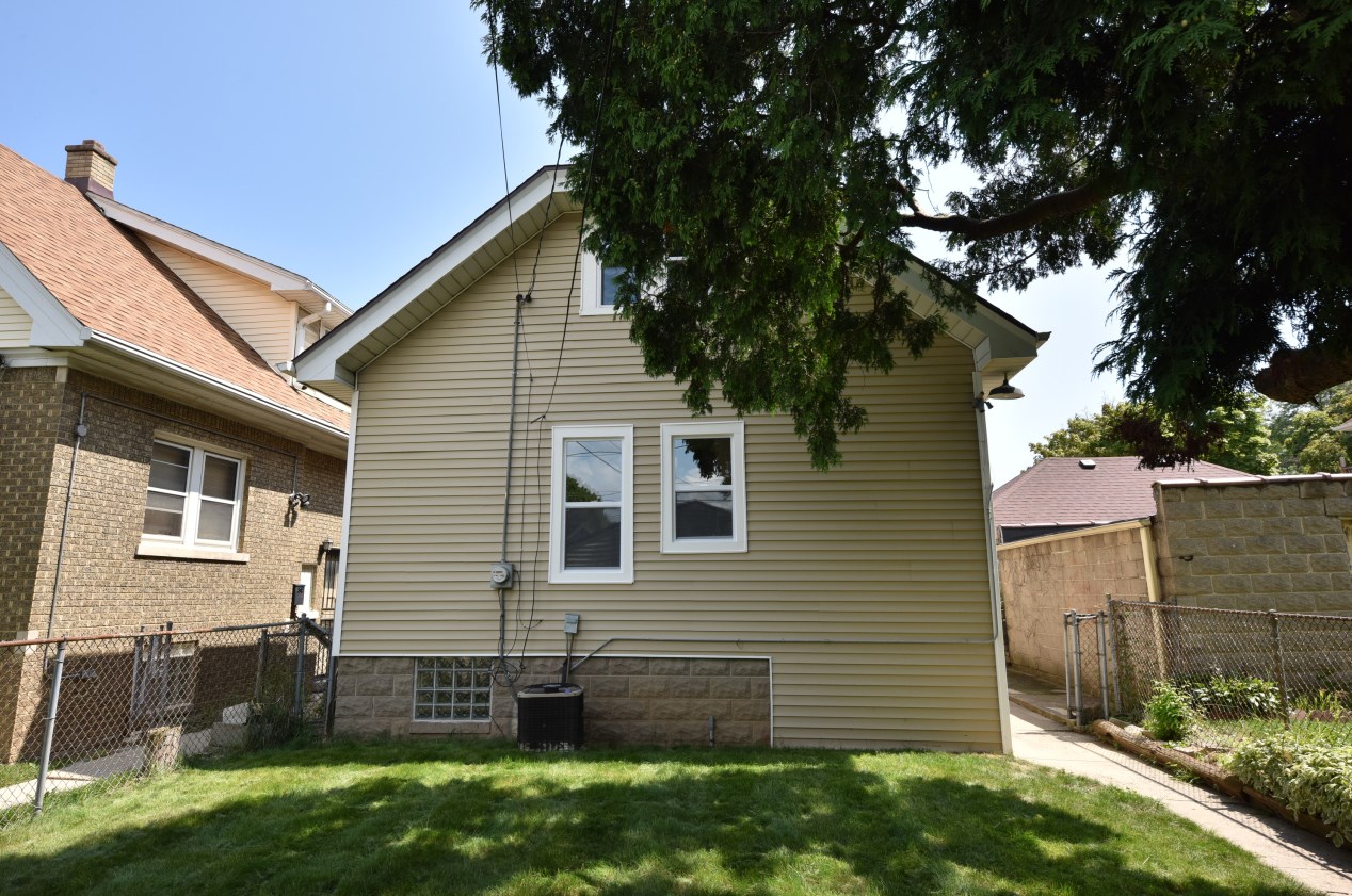 4019 N 17th St, Milwaukee, WI 53209