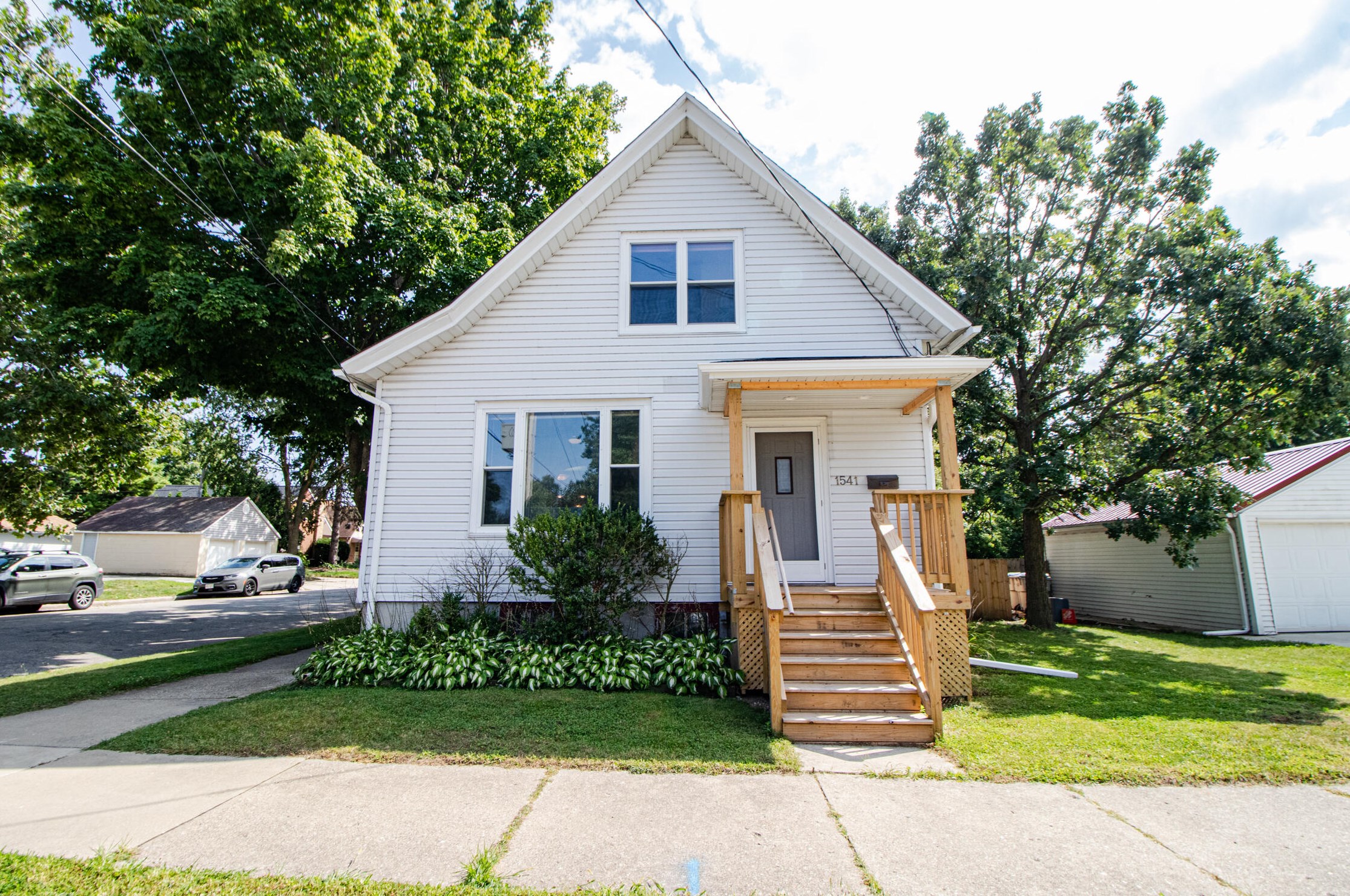 1541 E Warnimont Ave, Milwaukee, WI 53207