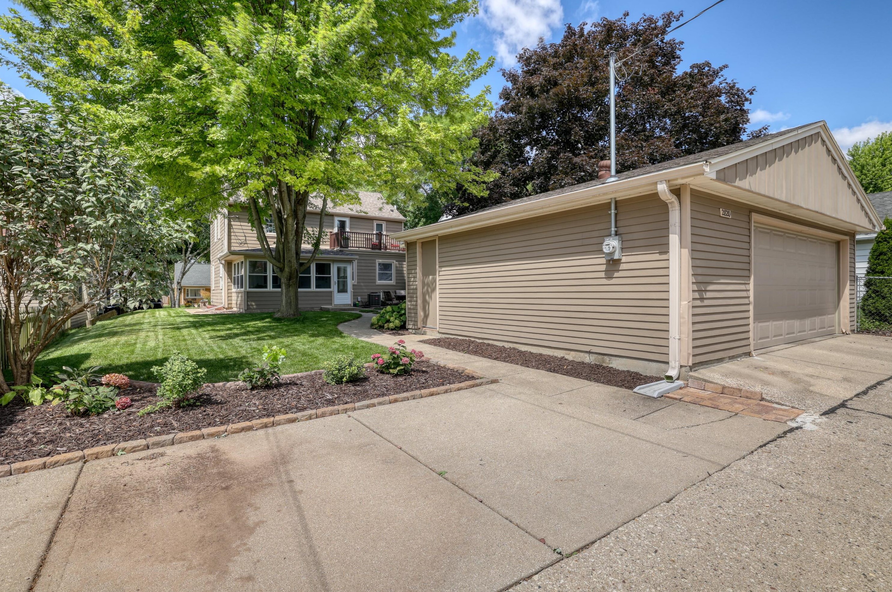 2820 N 91st St, Milwaukee, WI 53222