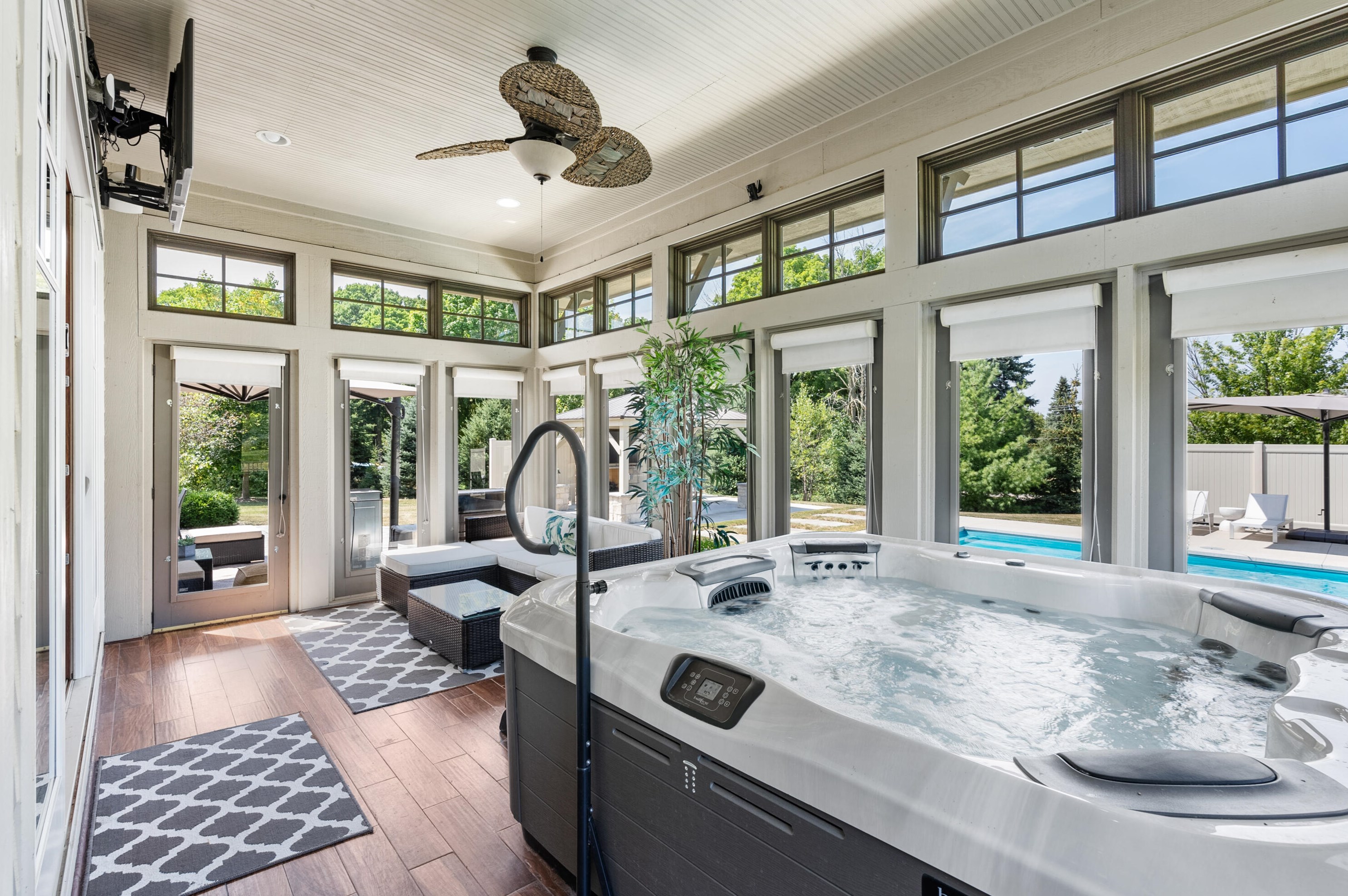 1404 Adele Ct, Grafton WI  53024-2824 exterior
