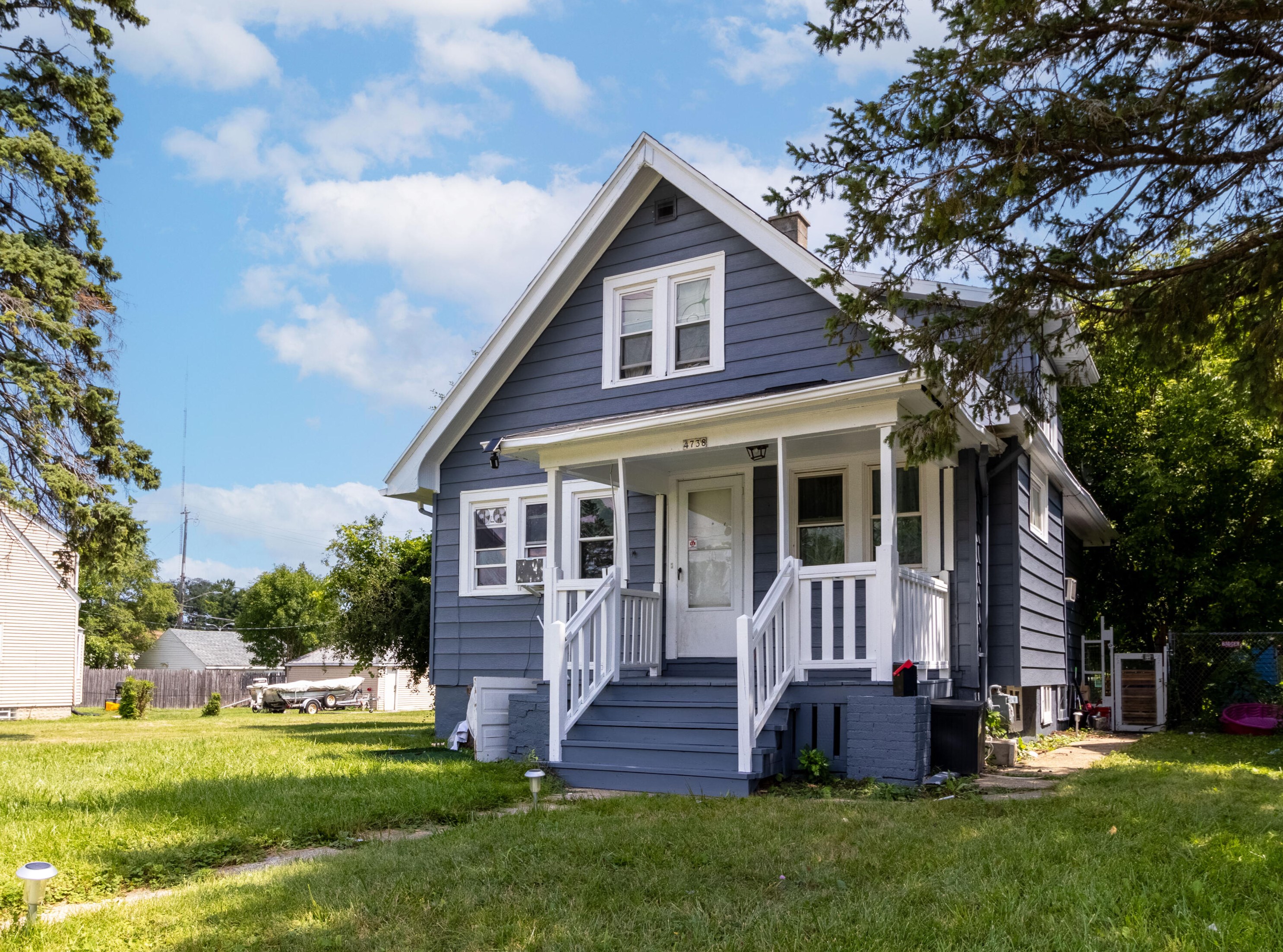 4738 20th St, Milwaukee WI 53209-6345 exterior