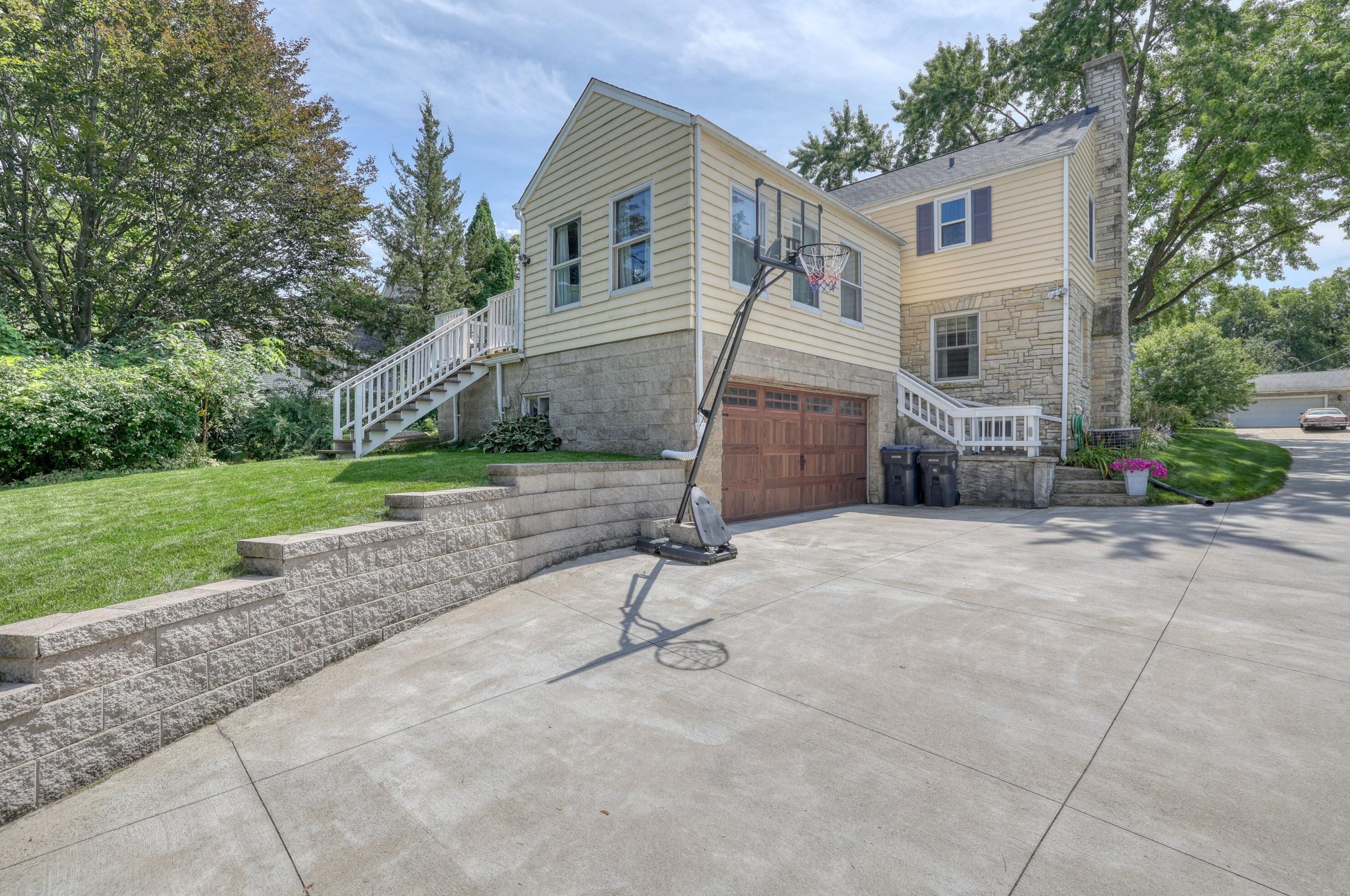 261 Main St, Pewaukee, WI 53072