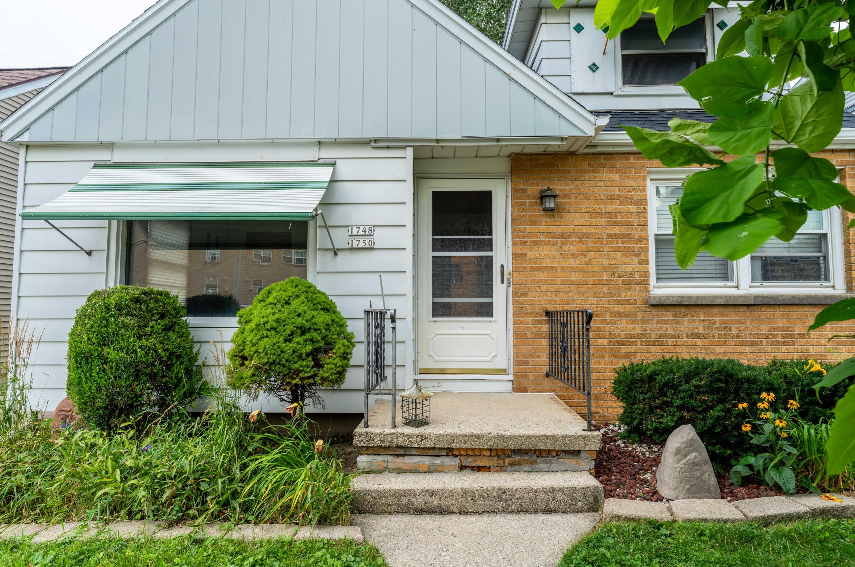 1748 56th St, Milwaukee, WI 53214-5281