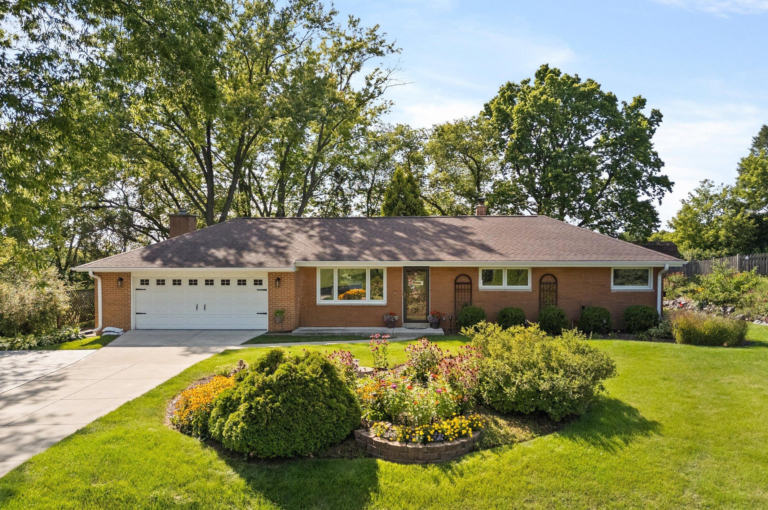 377 Pheasant Ln, Grafton, WI 53024-9707
