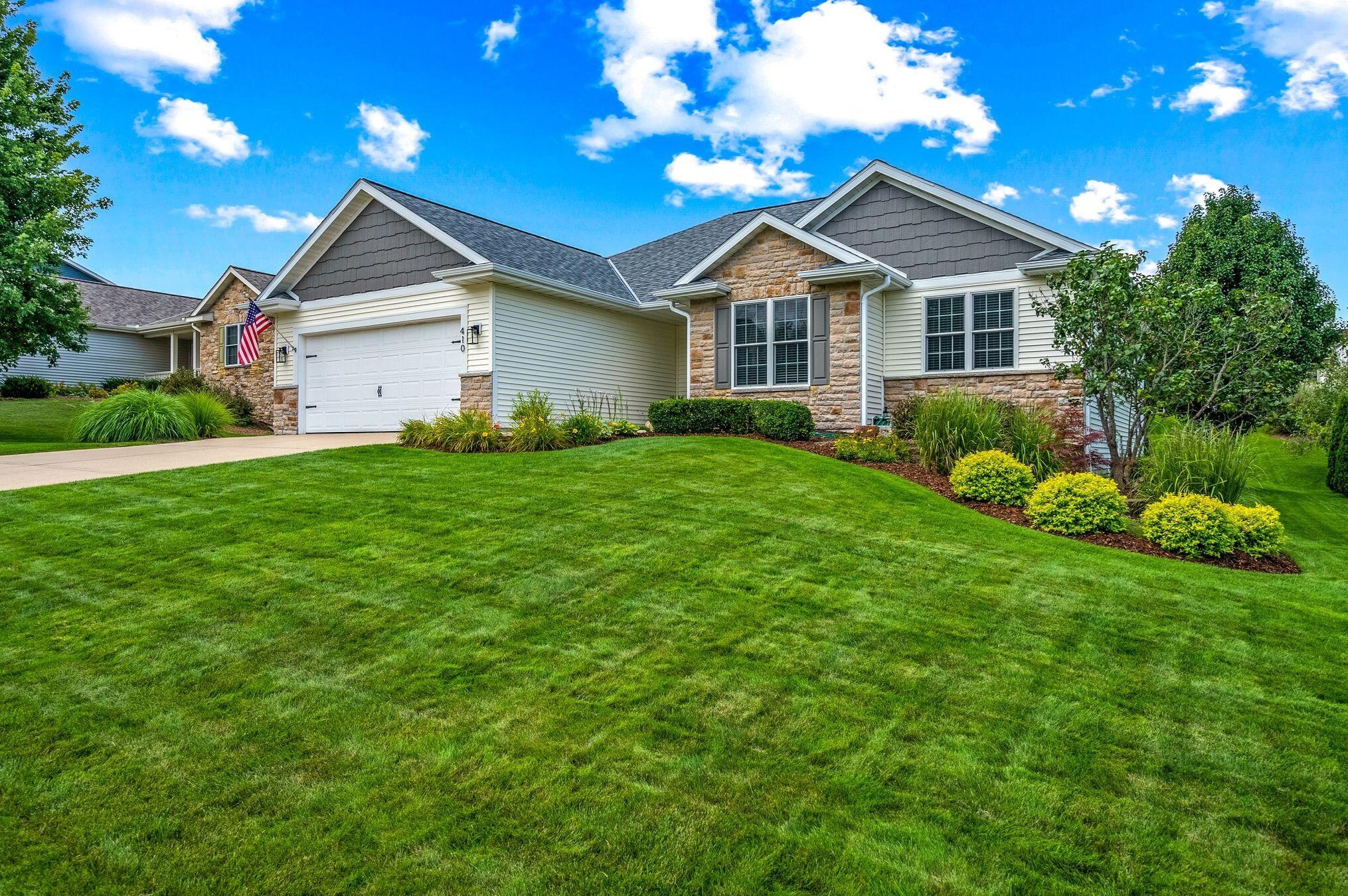 410 Thurow Dr, Oconomowoc, WI 53066