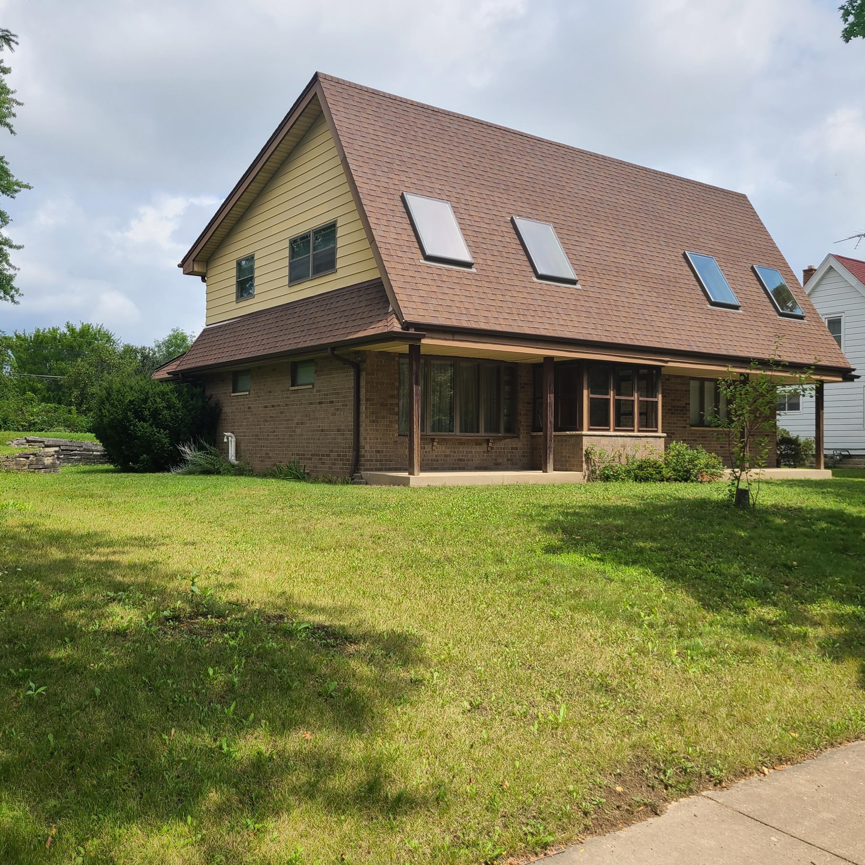 2116 W Grange Ave, Milwaukee, WI 53221