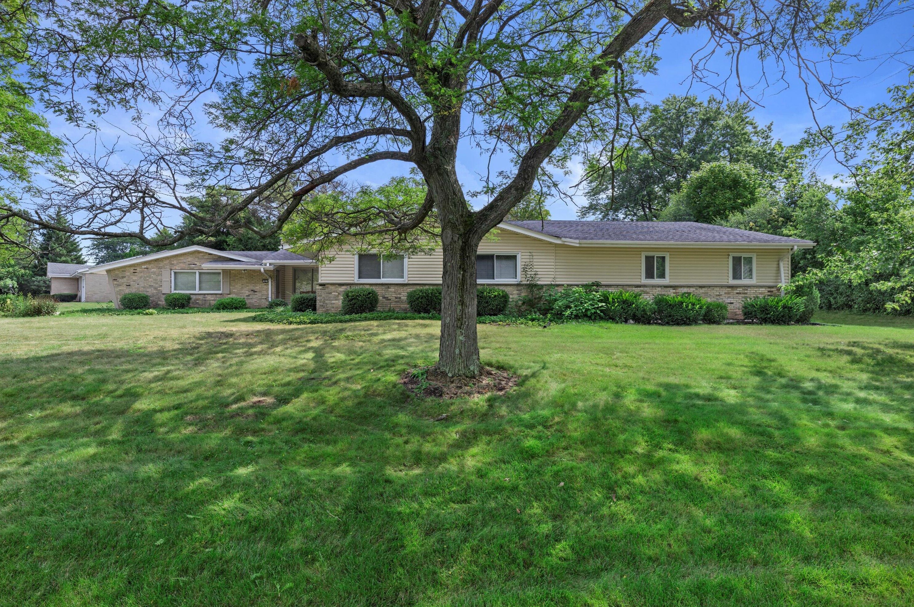 201 W Ellsworth Ln, Milwaukee, WI 53217