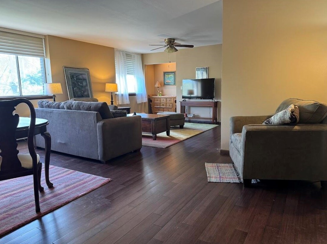 805 E Henry Clay St #305, Milwaukee, WI 53217