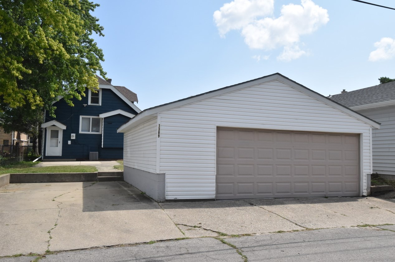 1309 49, Milwaukee WI 53208-2250 exterior