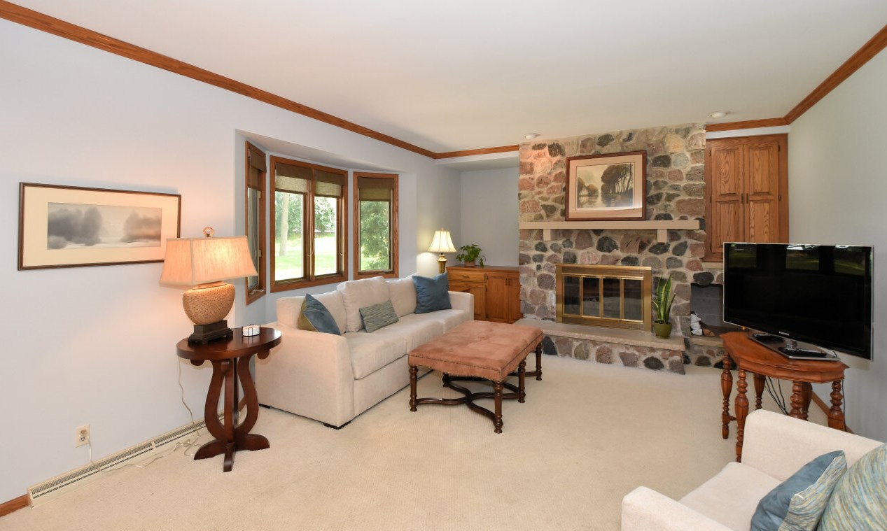 2370 Macaulay Dr, Brookfield, WI 53045