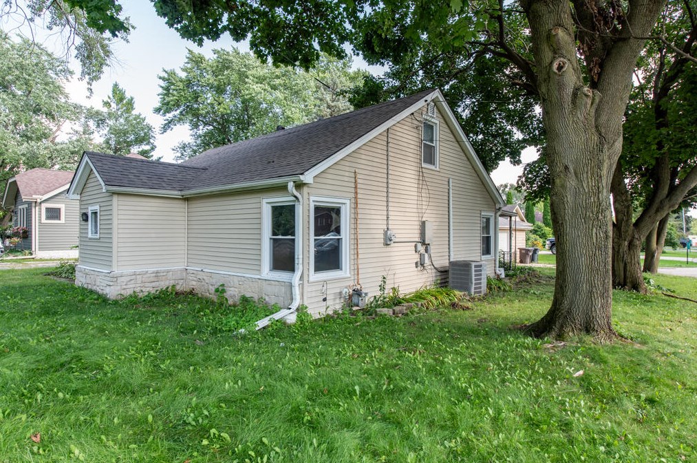 20129 82nd St, Bristol, WI 53104