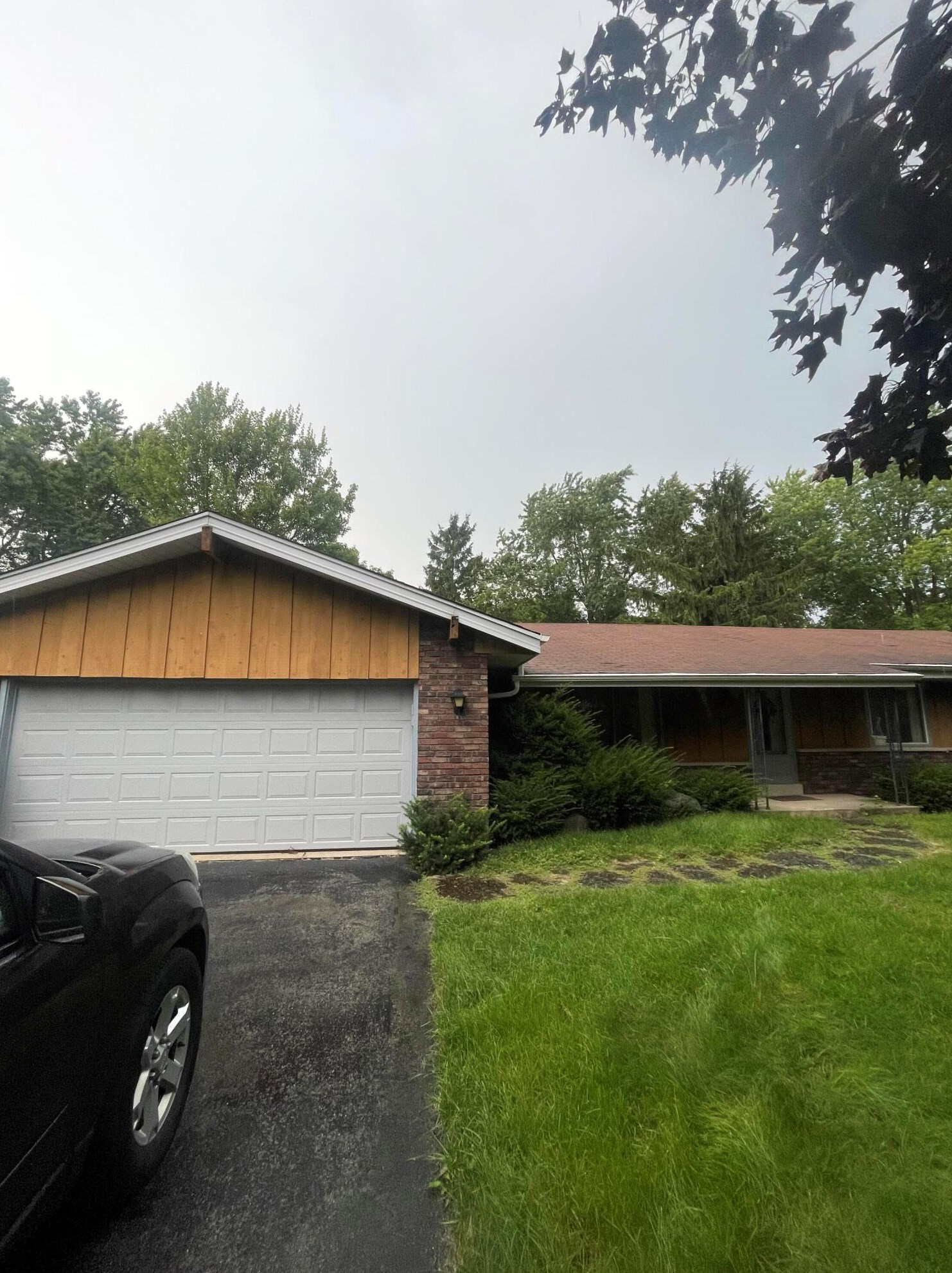 21820 Gareth Ln, Brookfield, WI 53045