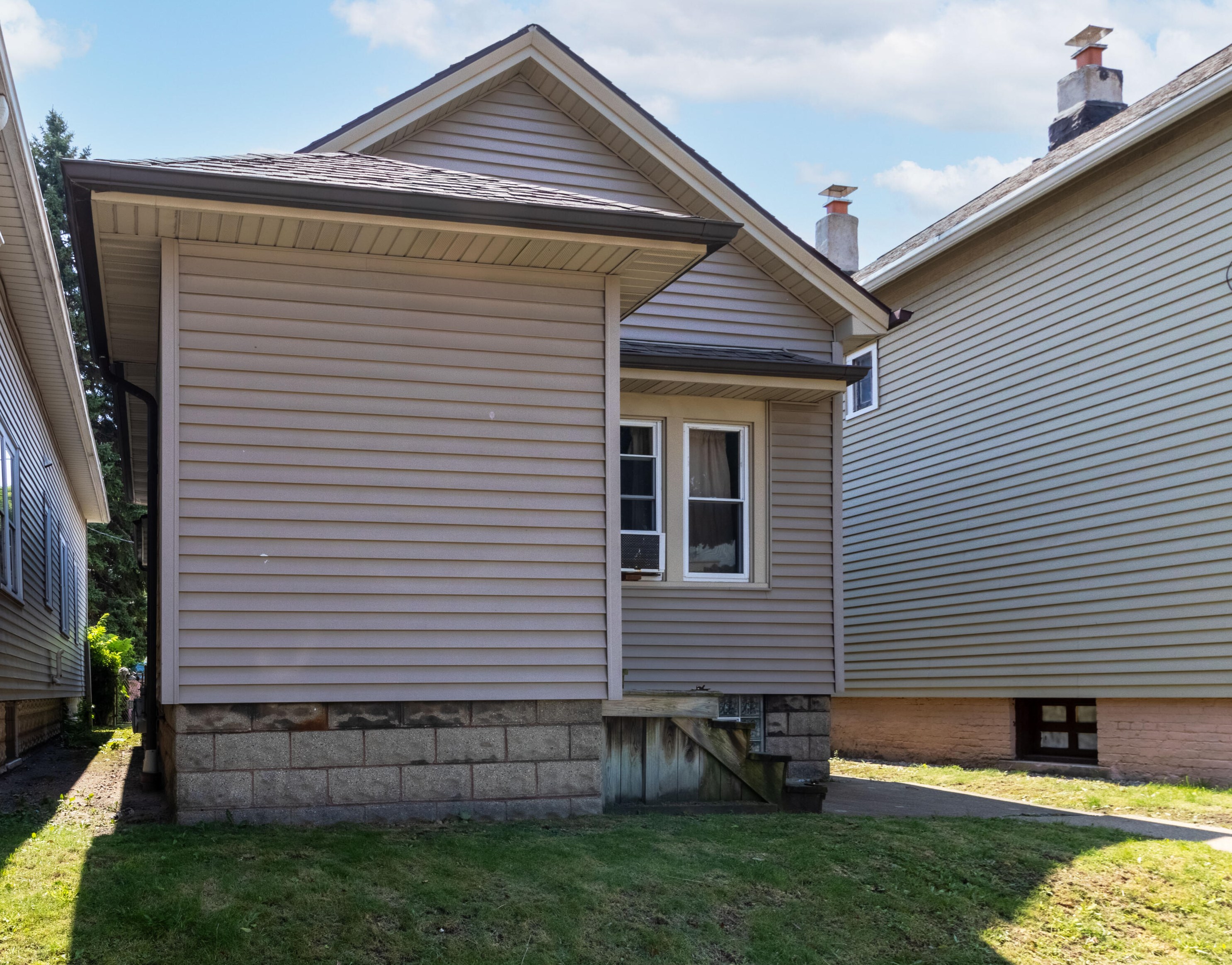 925 W Maple St, Milwaukee, WI 53204