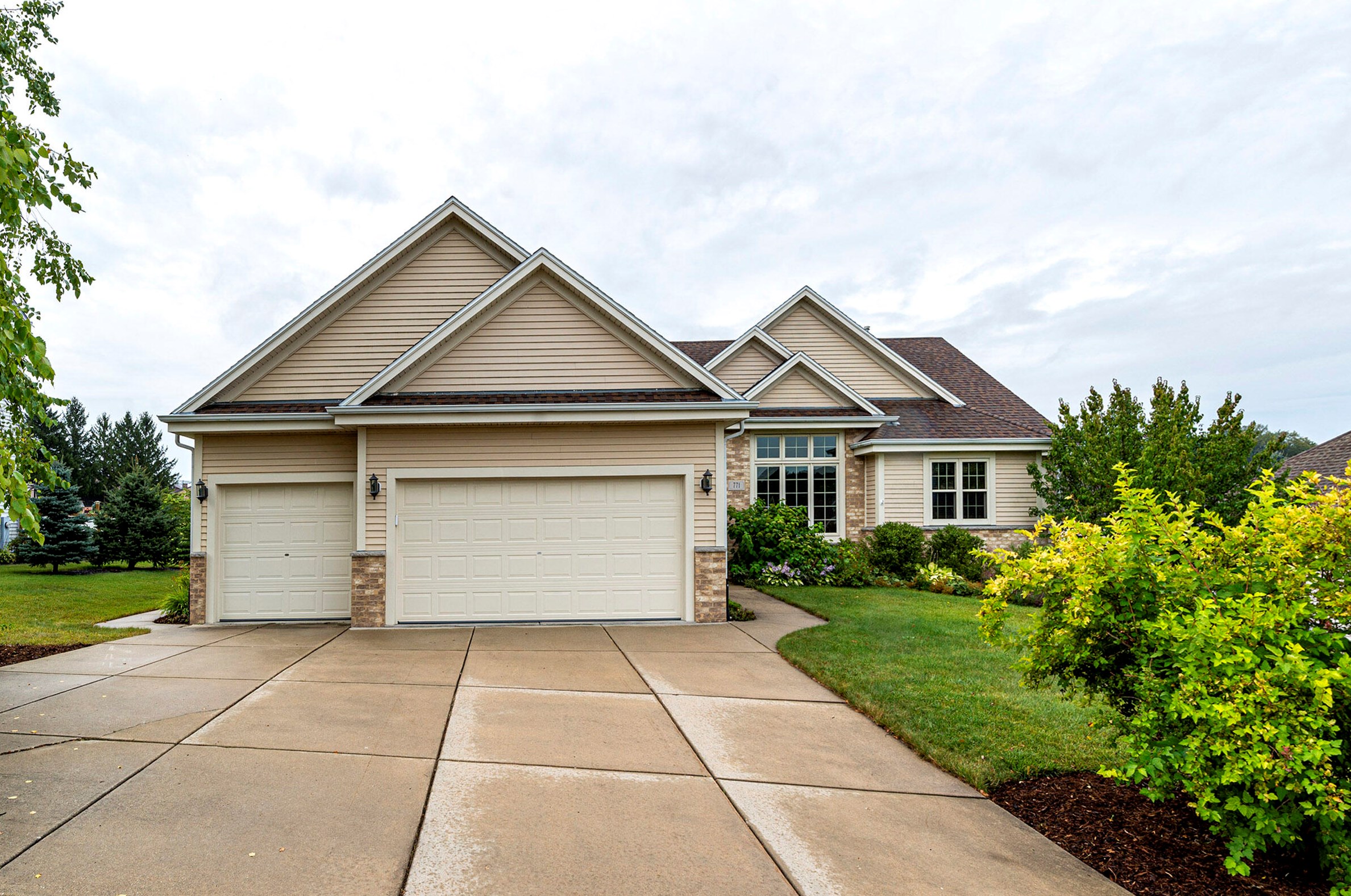 771 Harrison St, Hartford, WI 53027