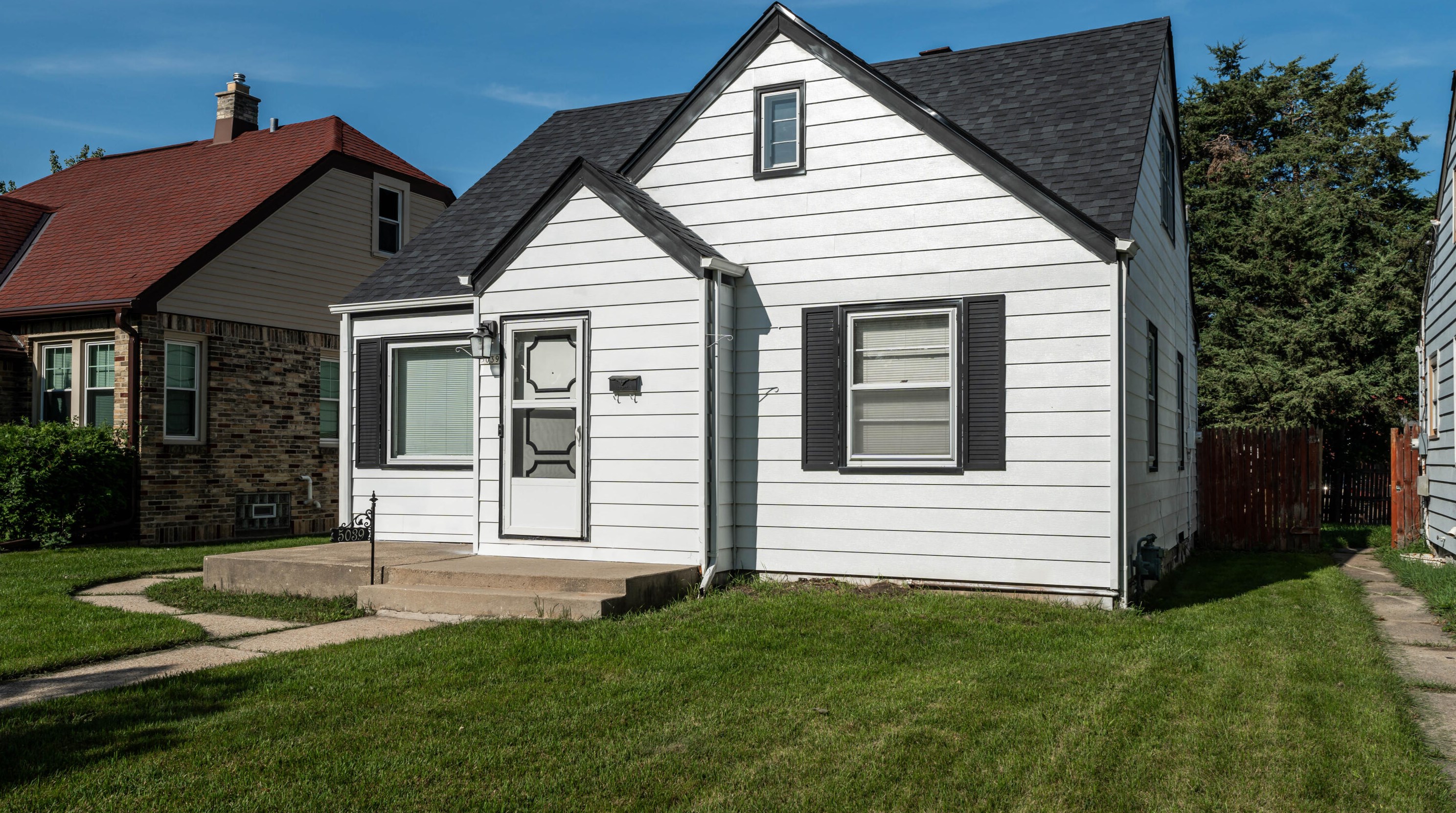 5039 25th St, Milwaukee, WI 53221-3449
