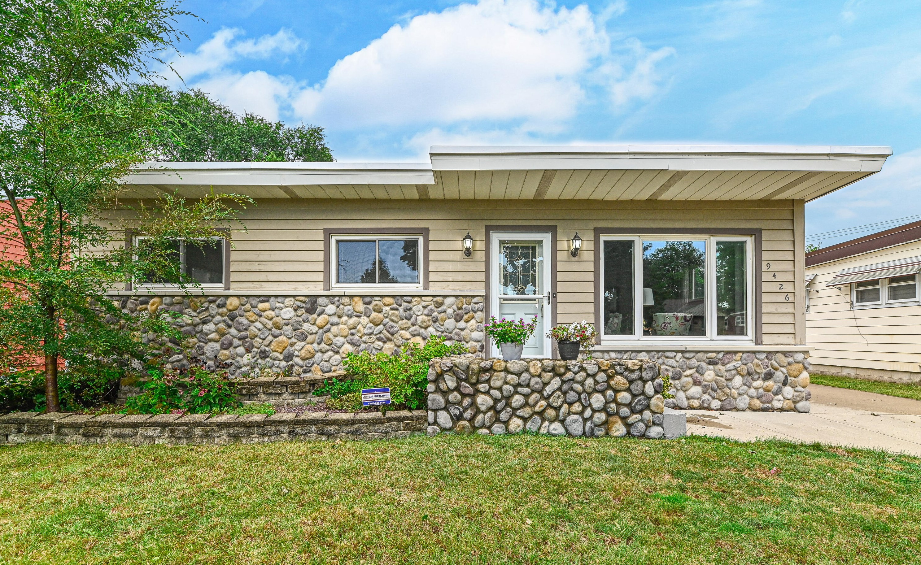 9426 W Elmore Ave, Milwaukee, WI 53222