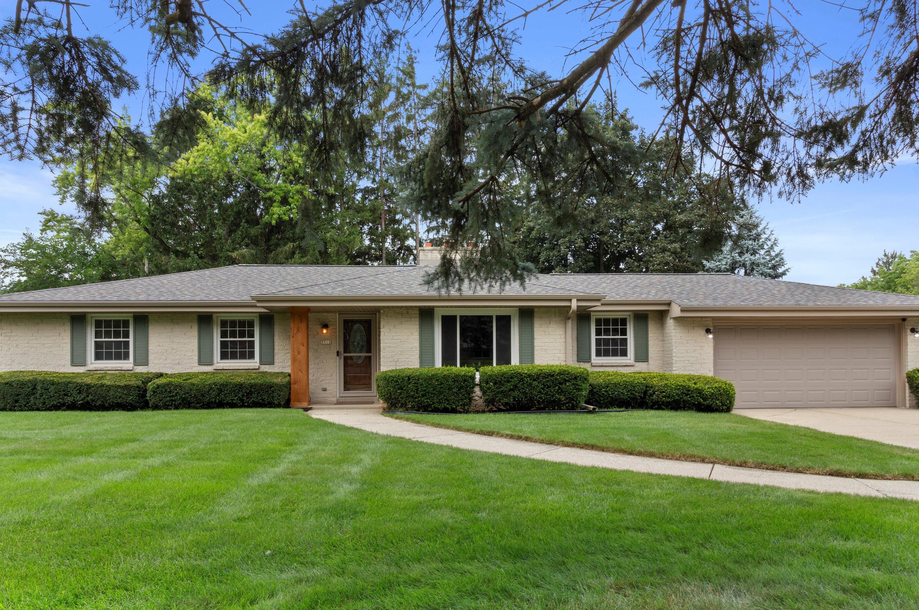 5511 S Meadow Park Ct, Hales Corners, WI 53130
