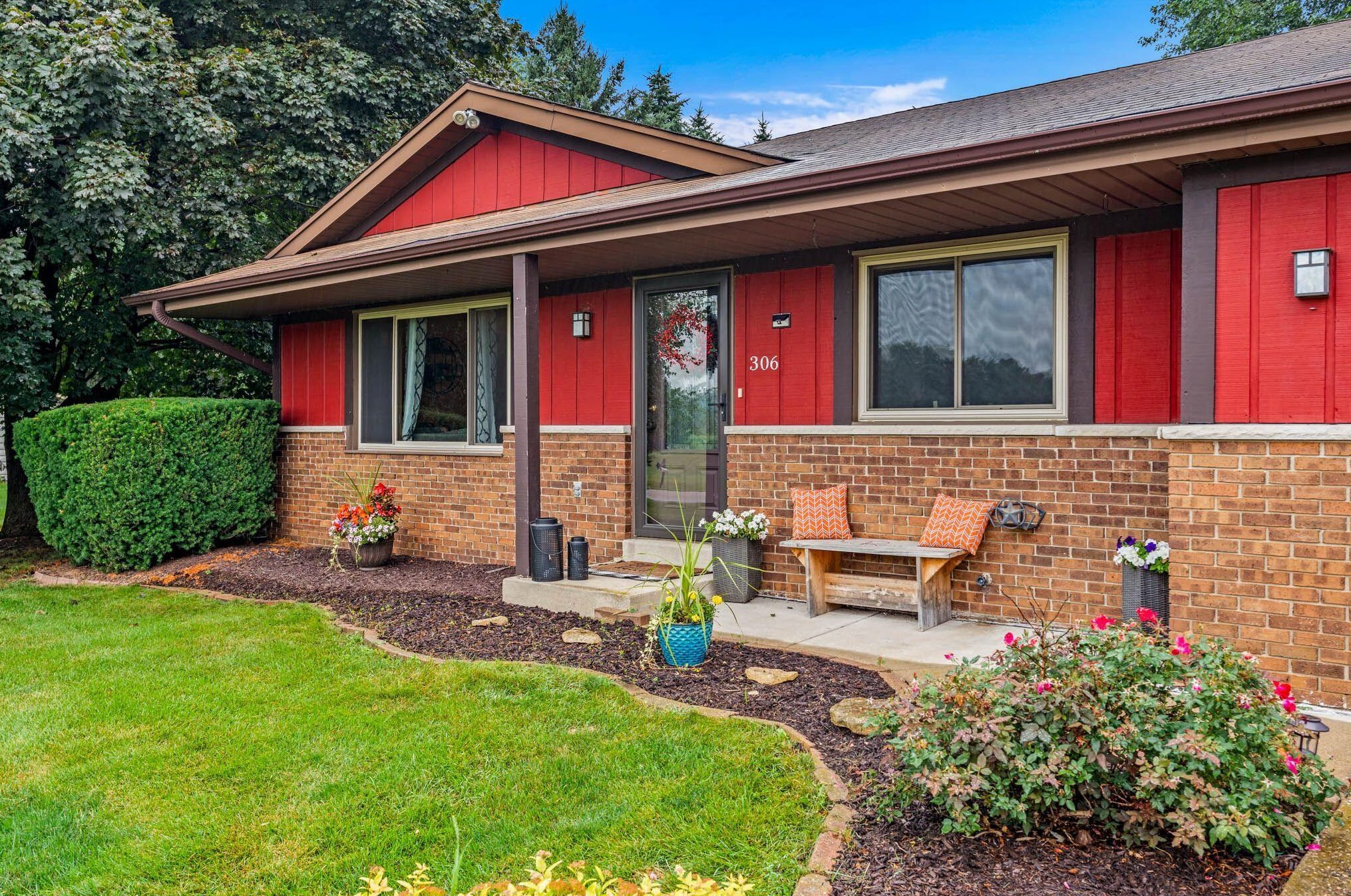 306 Karin Dr, North Prairie, WI 53153