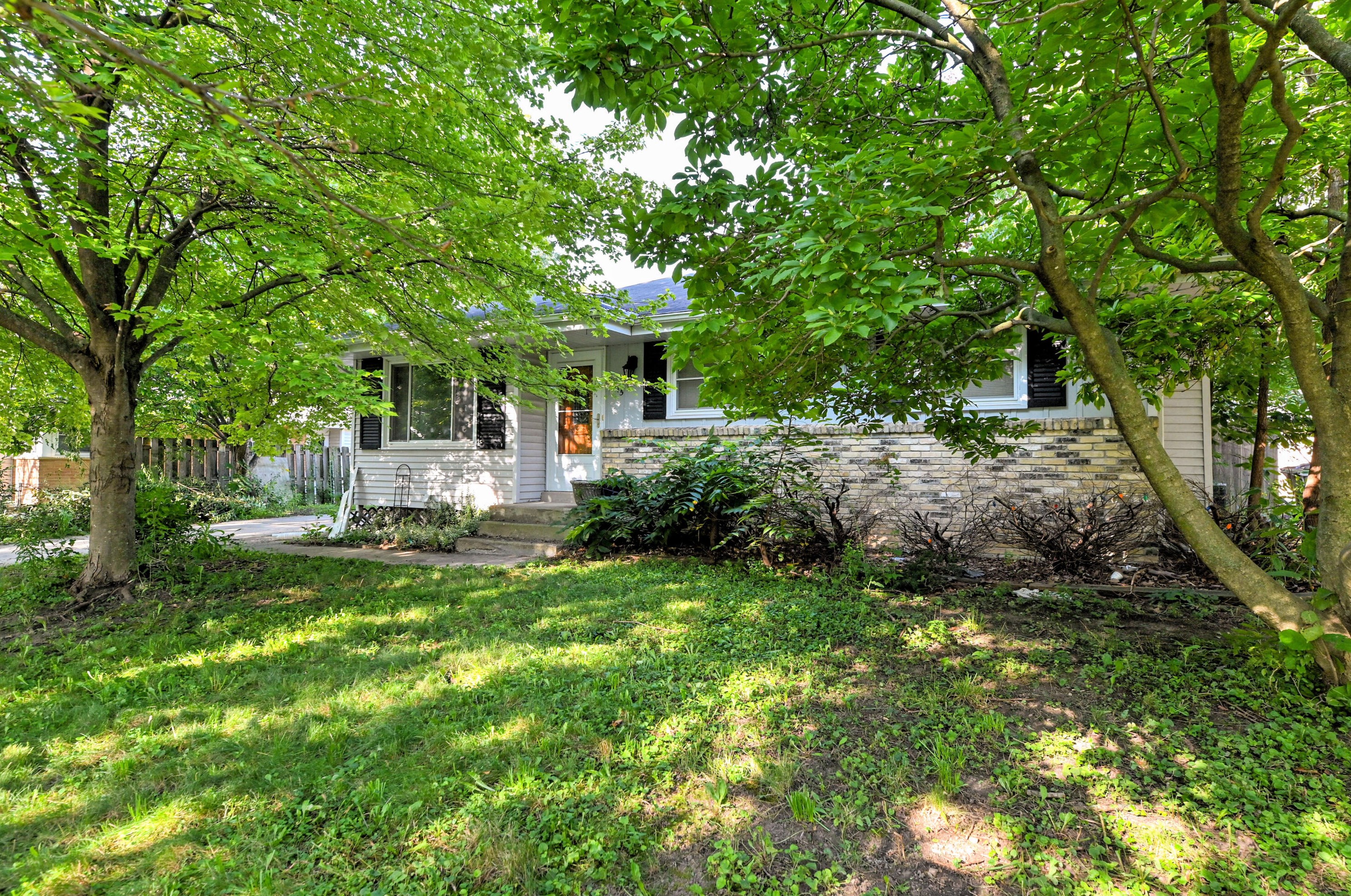 5815 S 39th St, Milwaukee, WI 53221