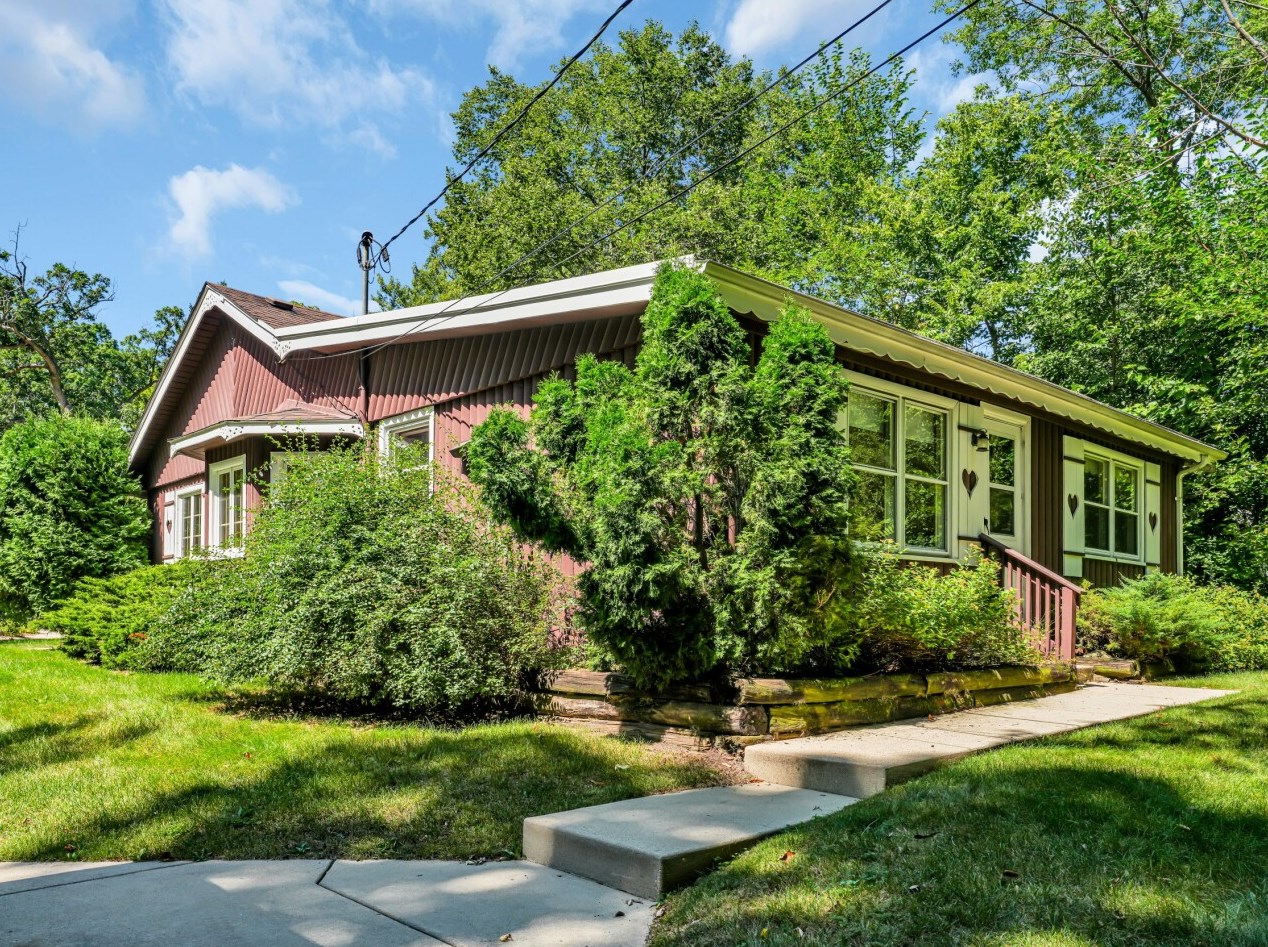 5552 S 45th St, Milwaukee, WI 53220