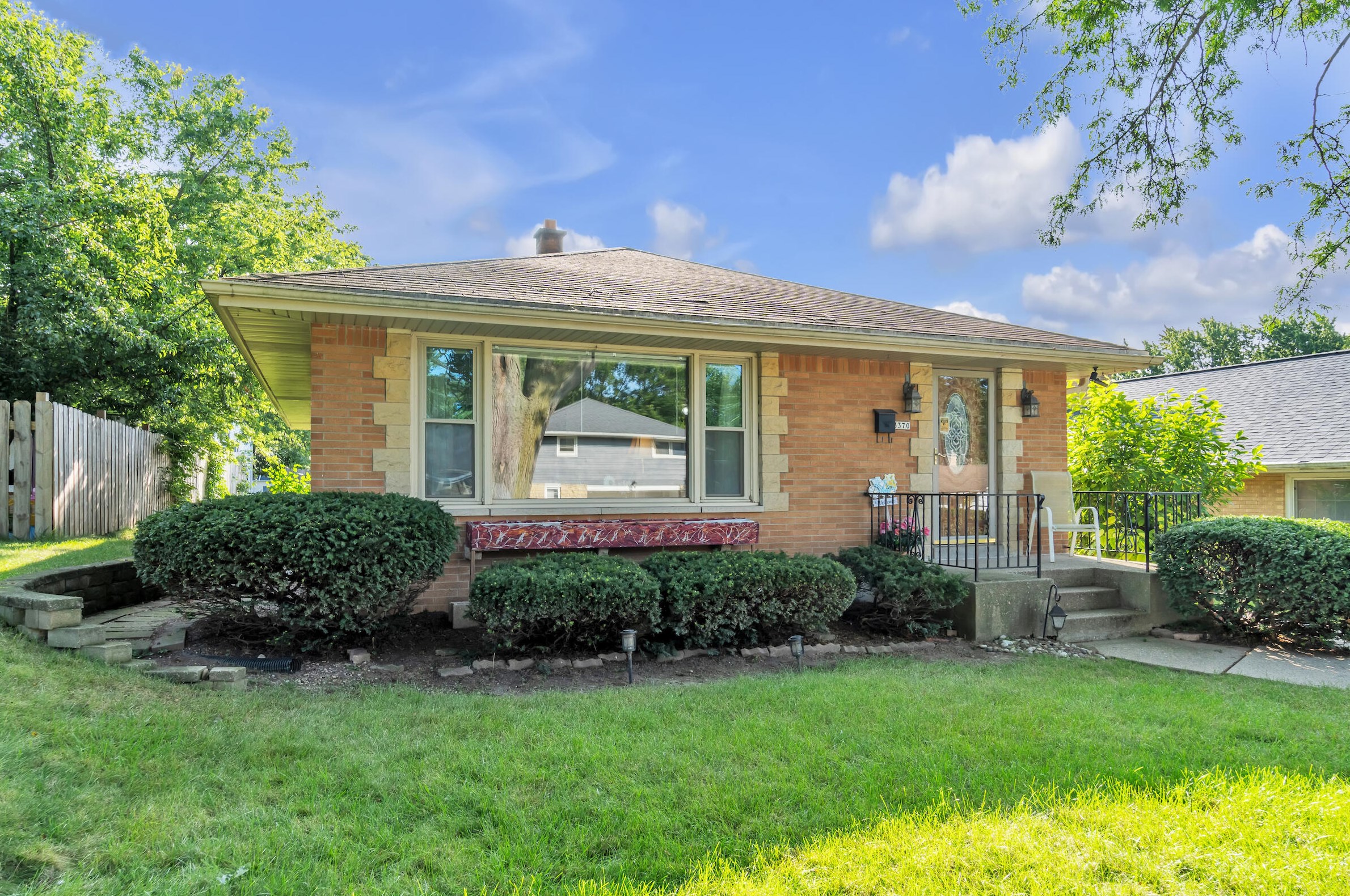 3370 S Strothmann Dr, Milwaukee, WI 53219
