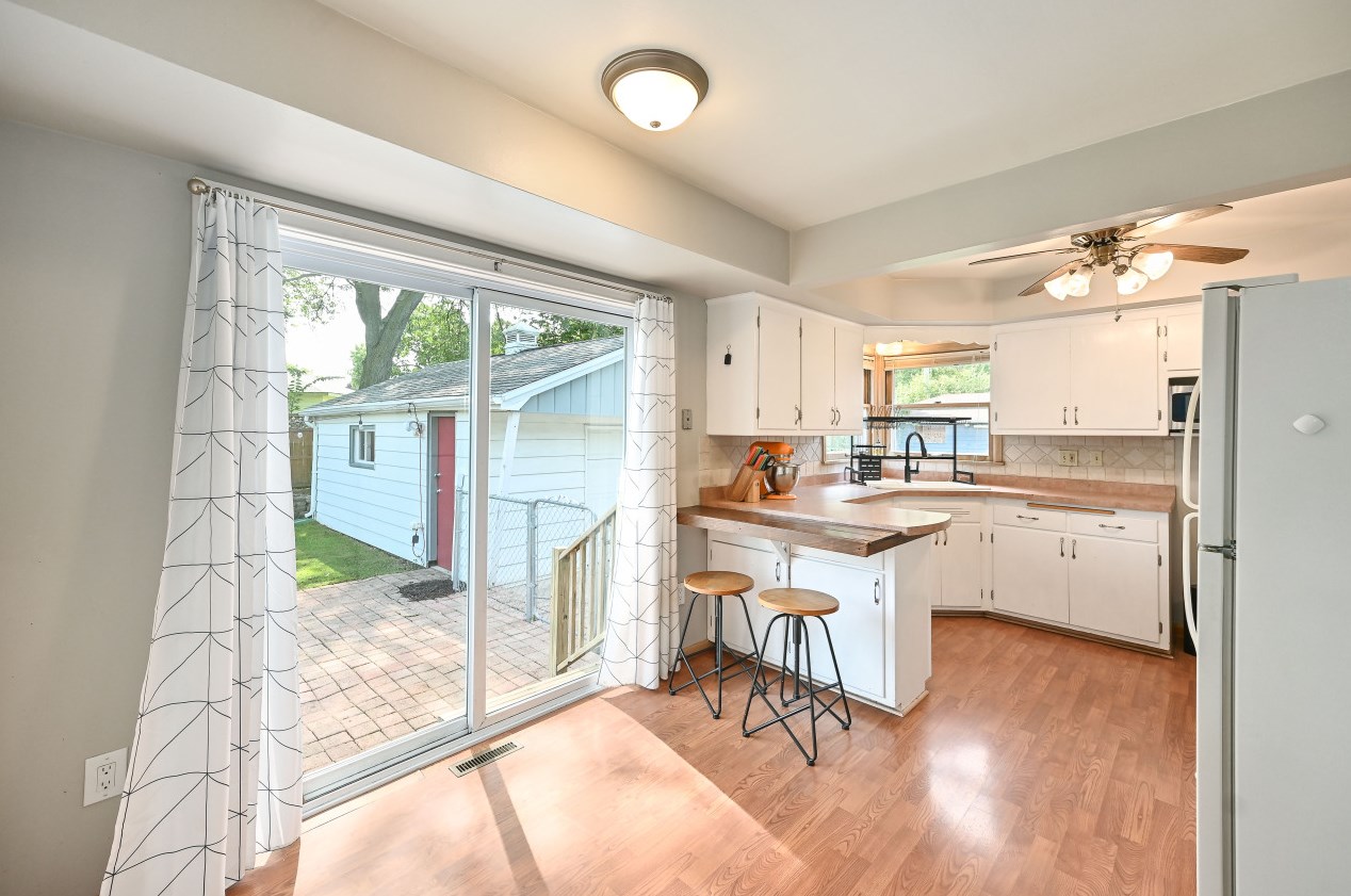 8007 W Lynmar Terrace, Milwaukee, WI 53222