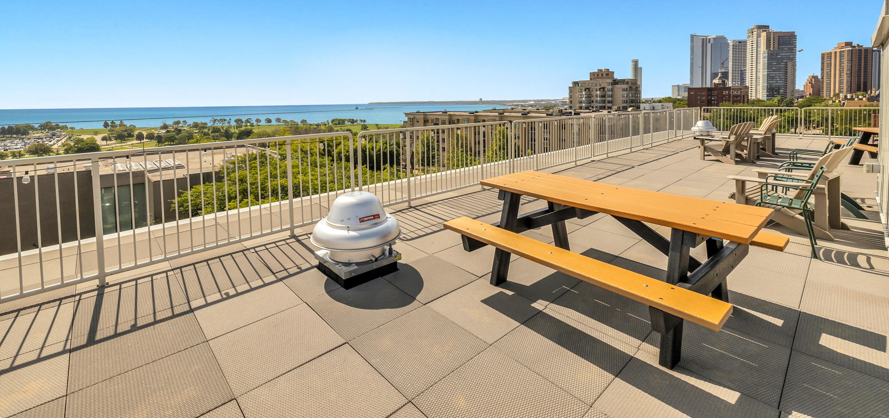 1409 Prospect Ave, Milwaukee WI 53202-3021 exterior