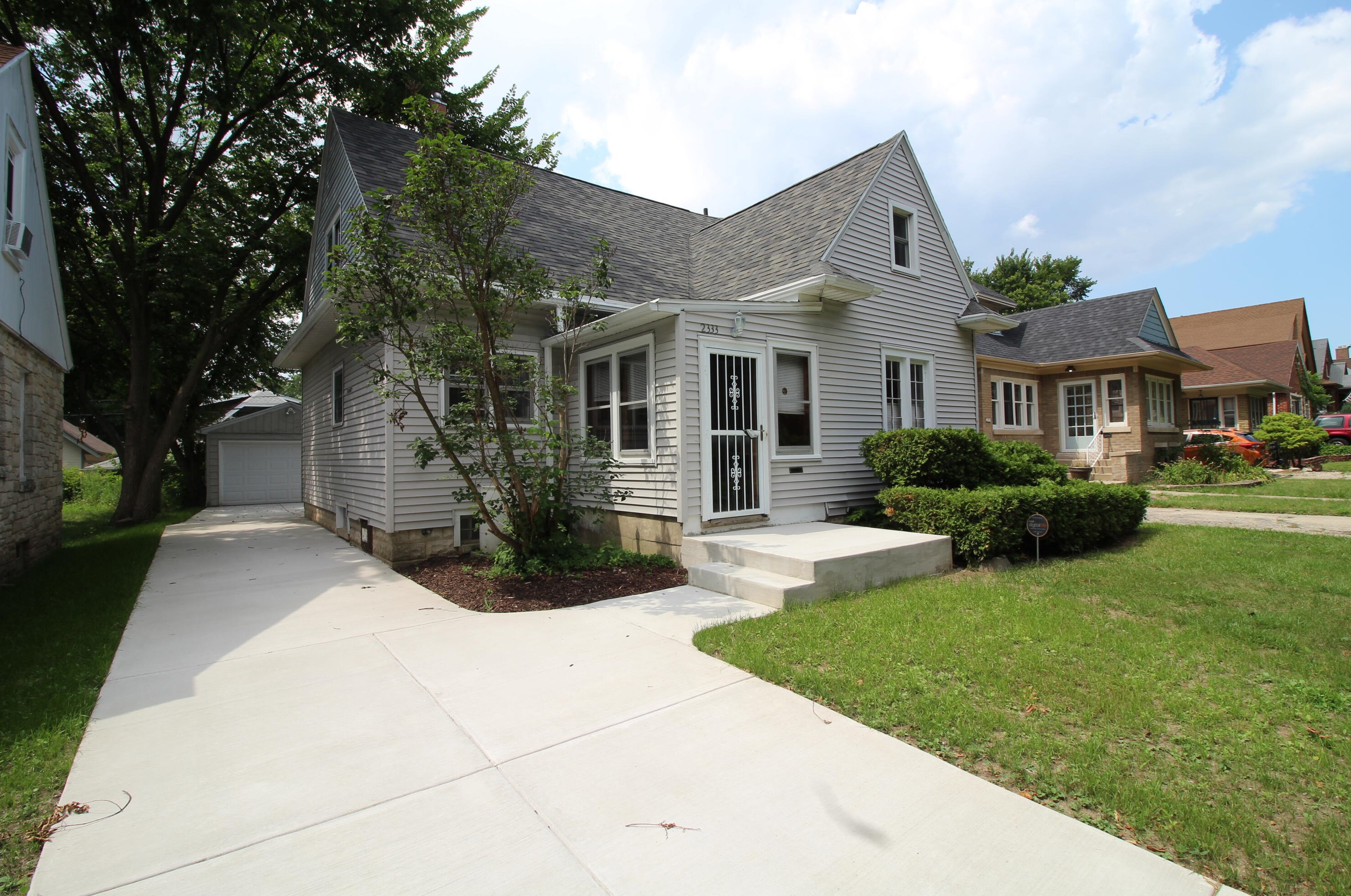 2333 60, Milwaukee WI 53219-2129 exterior