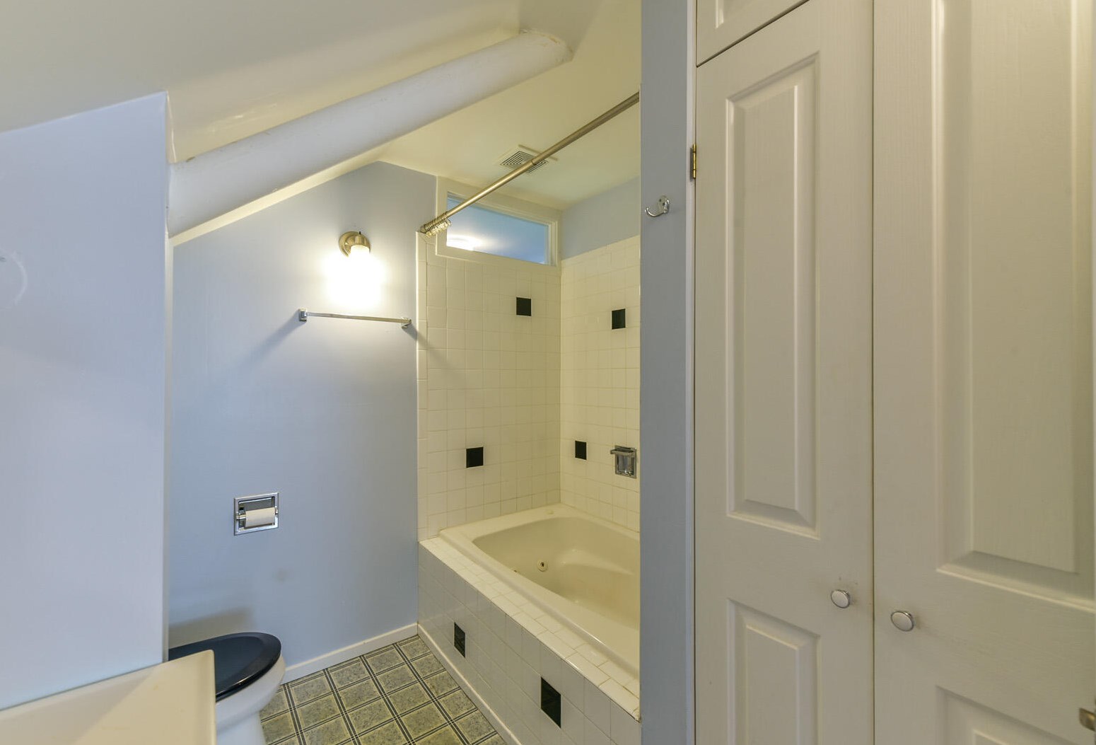 150 60, Milwaukee WI exterior